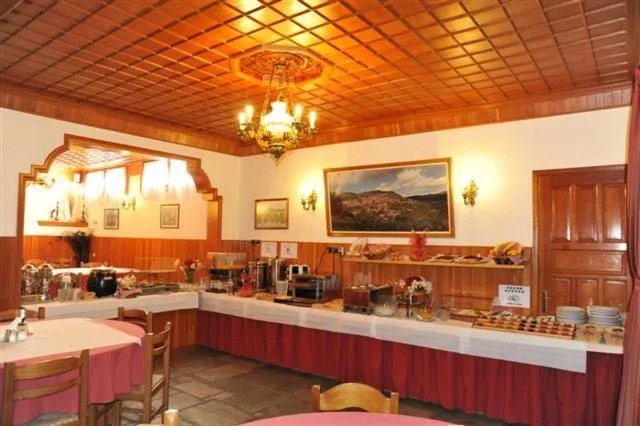 Restaurant/places to eat in Hotel Apollon