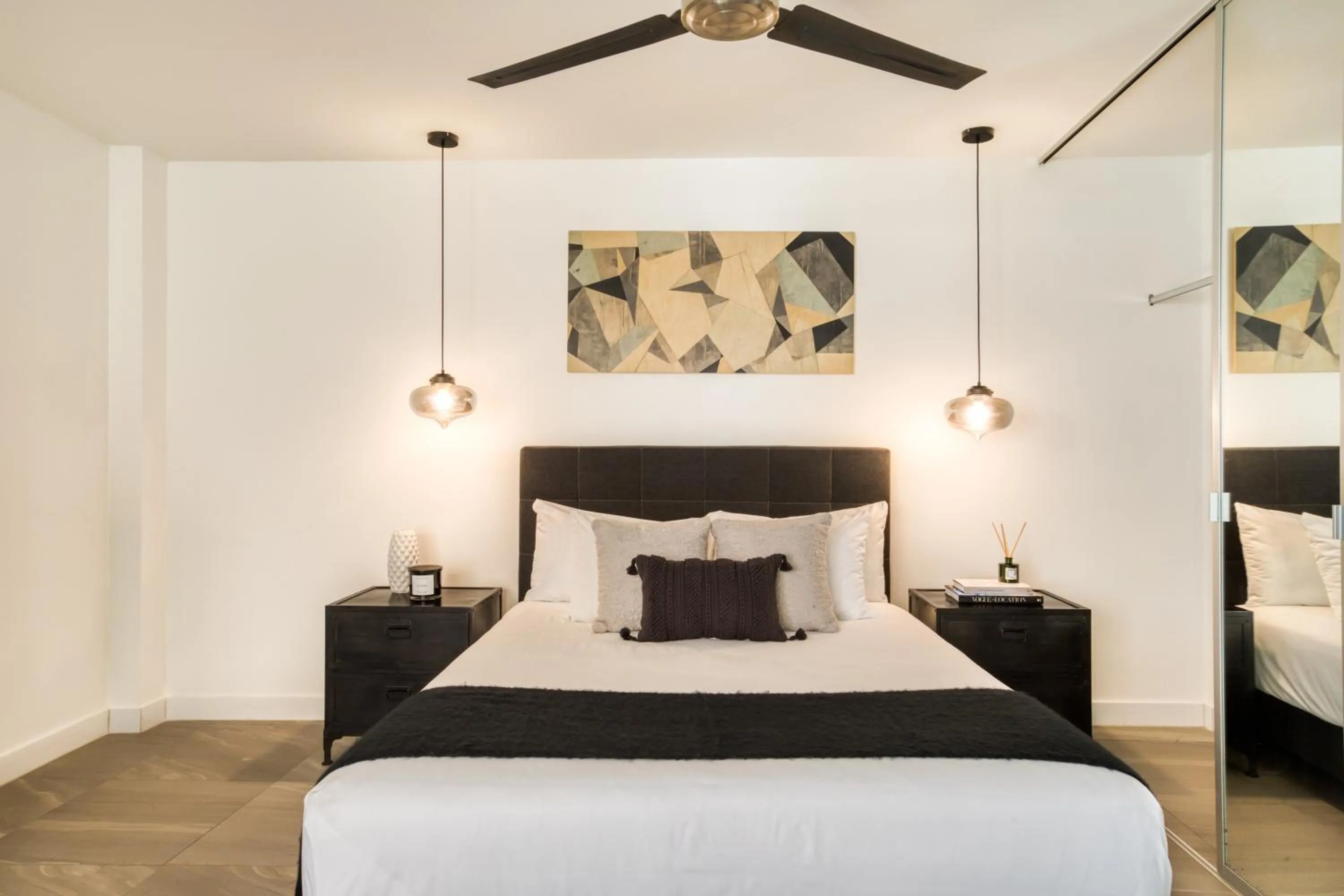 Bedroom, Bed in Comfort Suites Tijuana