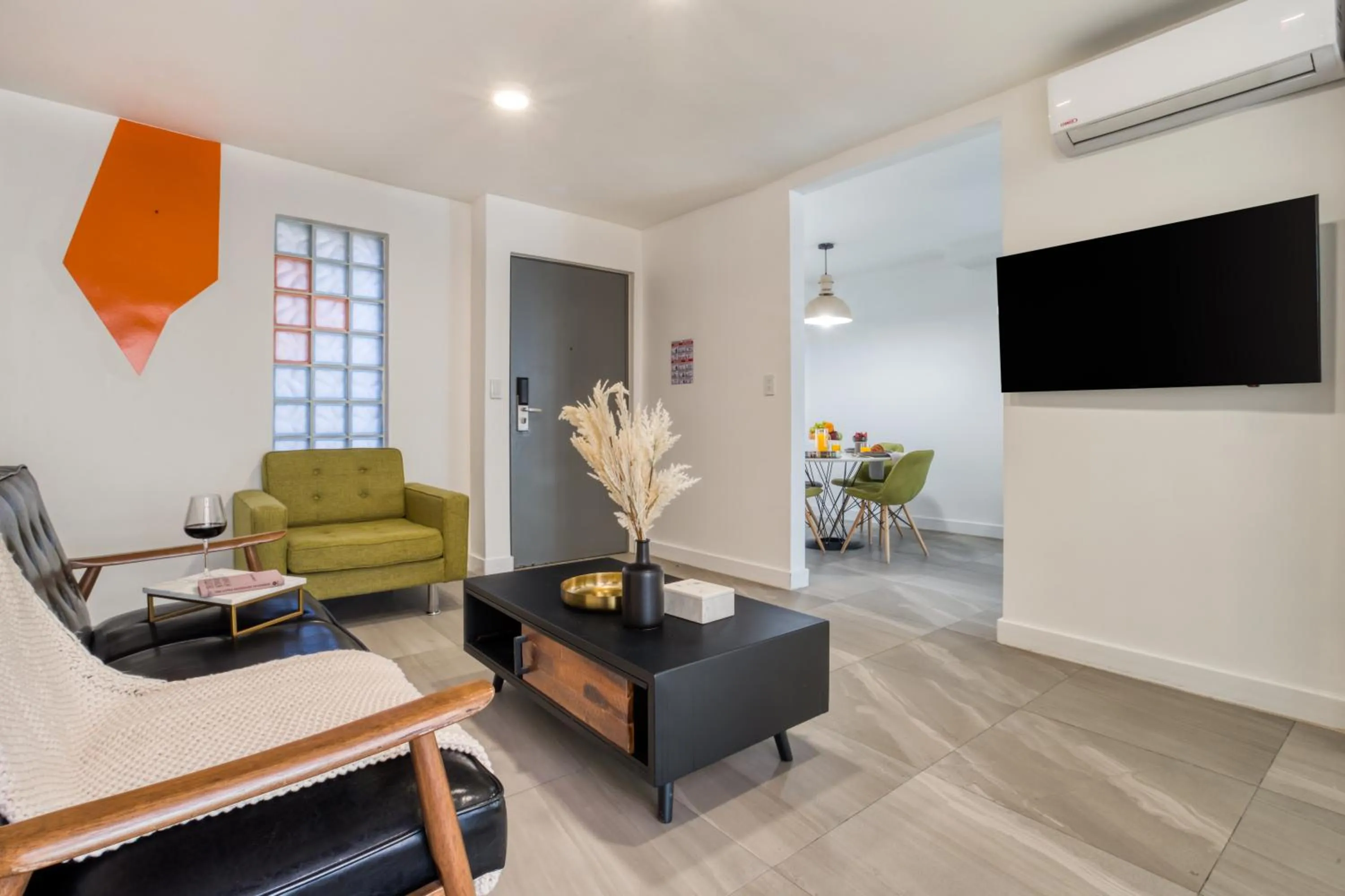 TV and multimedia in Comfort Suites Tijuana