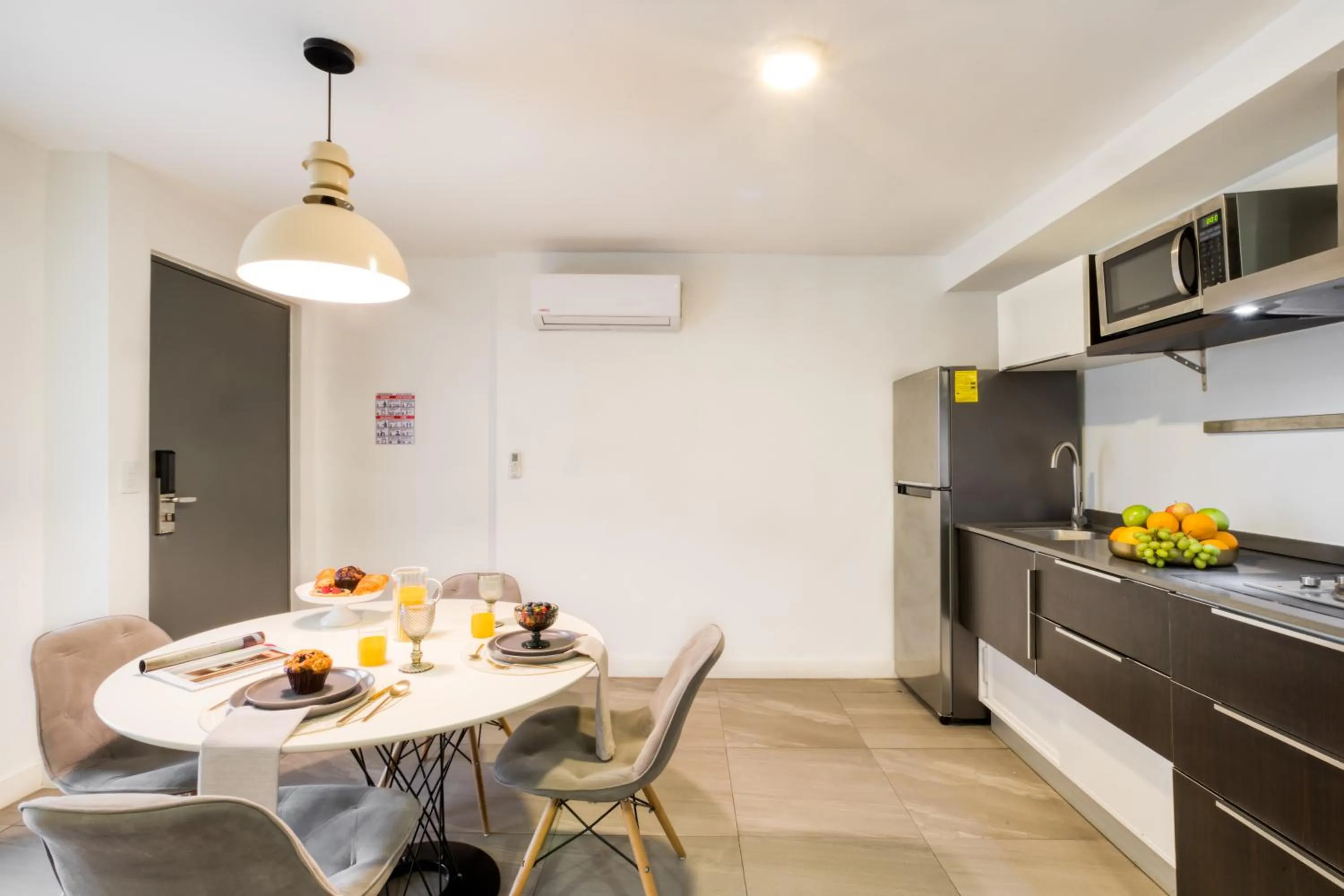 Dining area in Comfort Suites Tijuana