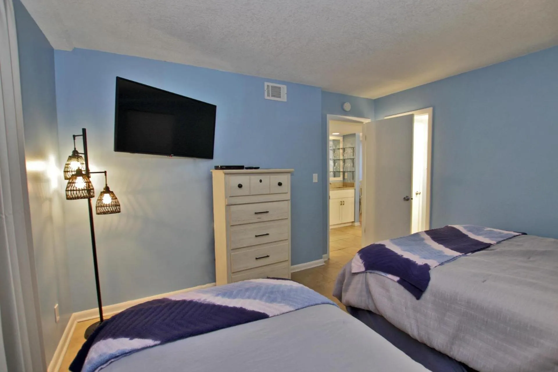 Bed in Romar Tower 7C