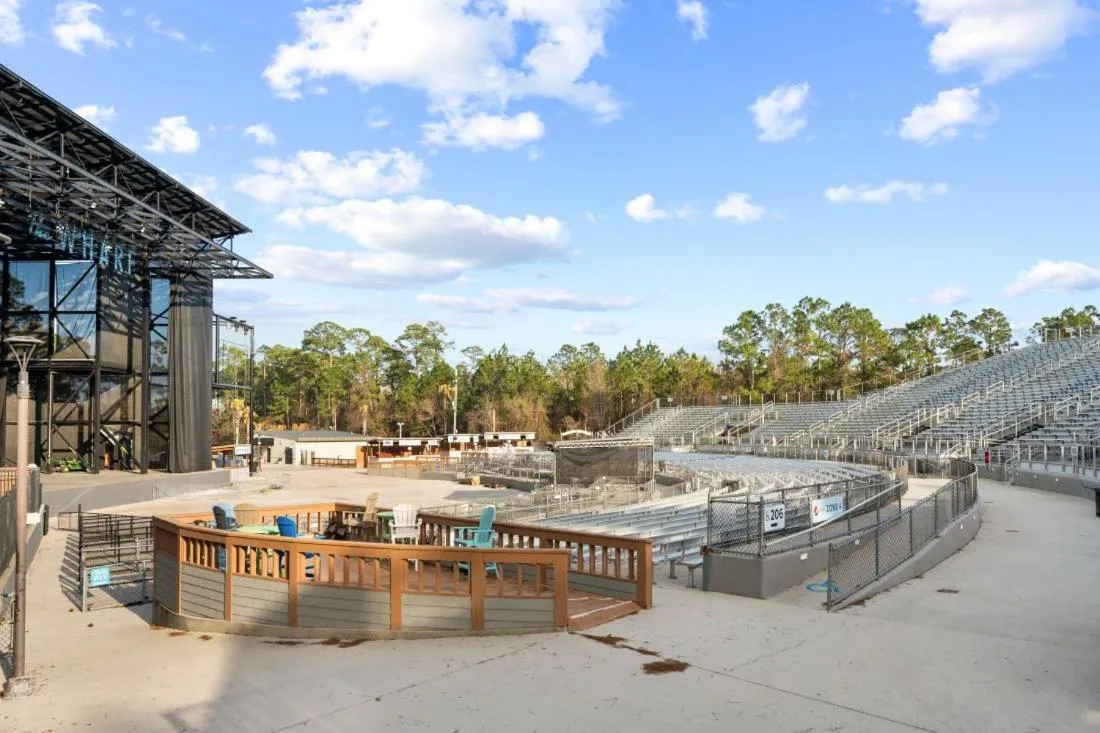 Wharf 521 by Youngs Suncoast