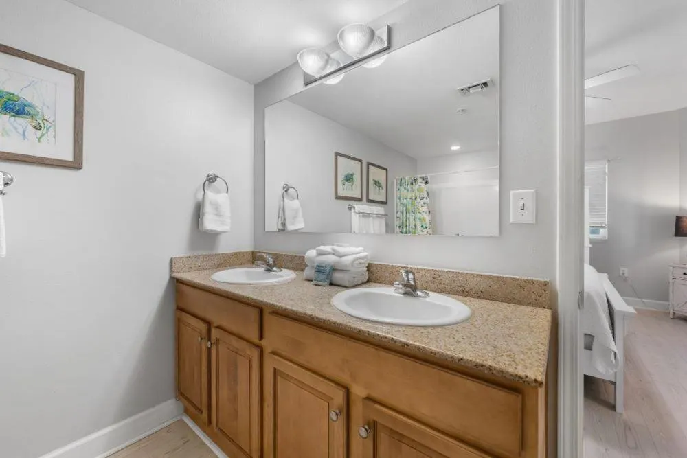 Sanibel 907 by Youngs Suncoast