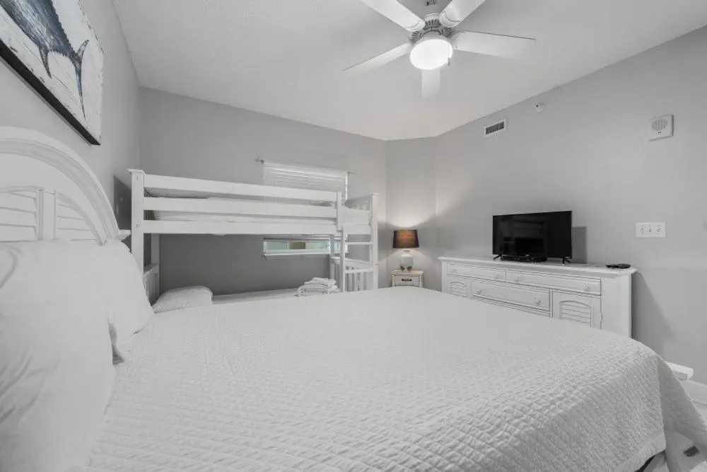 Bed in Sanibel 907 by Youngs Suncoast