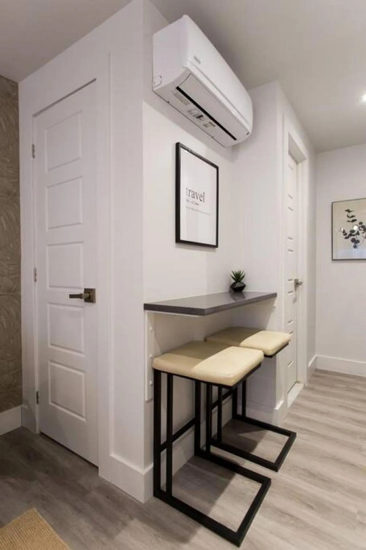 Palms Little Italy Studio with full bathroom by Denstays