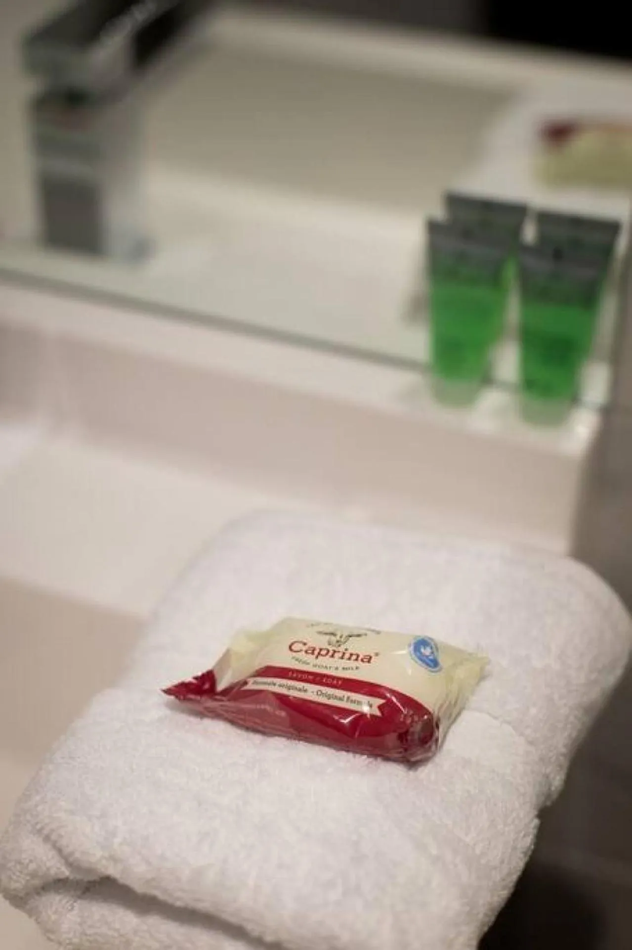 Palms Little Italy Studio with full bathroom by Denstays