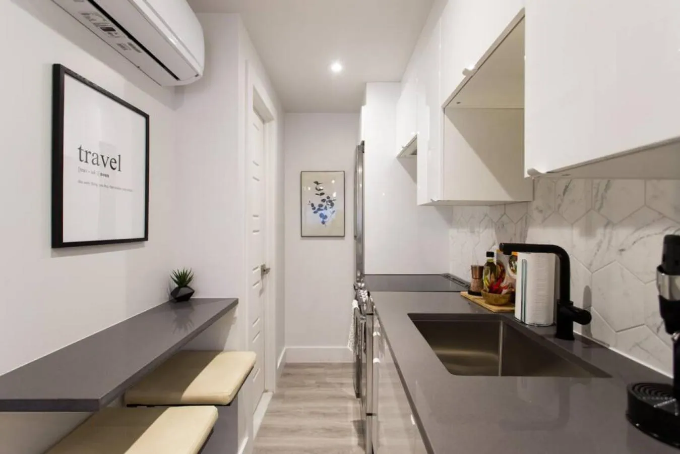 Palms Little Italy Studio with full bathroom by Denstays