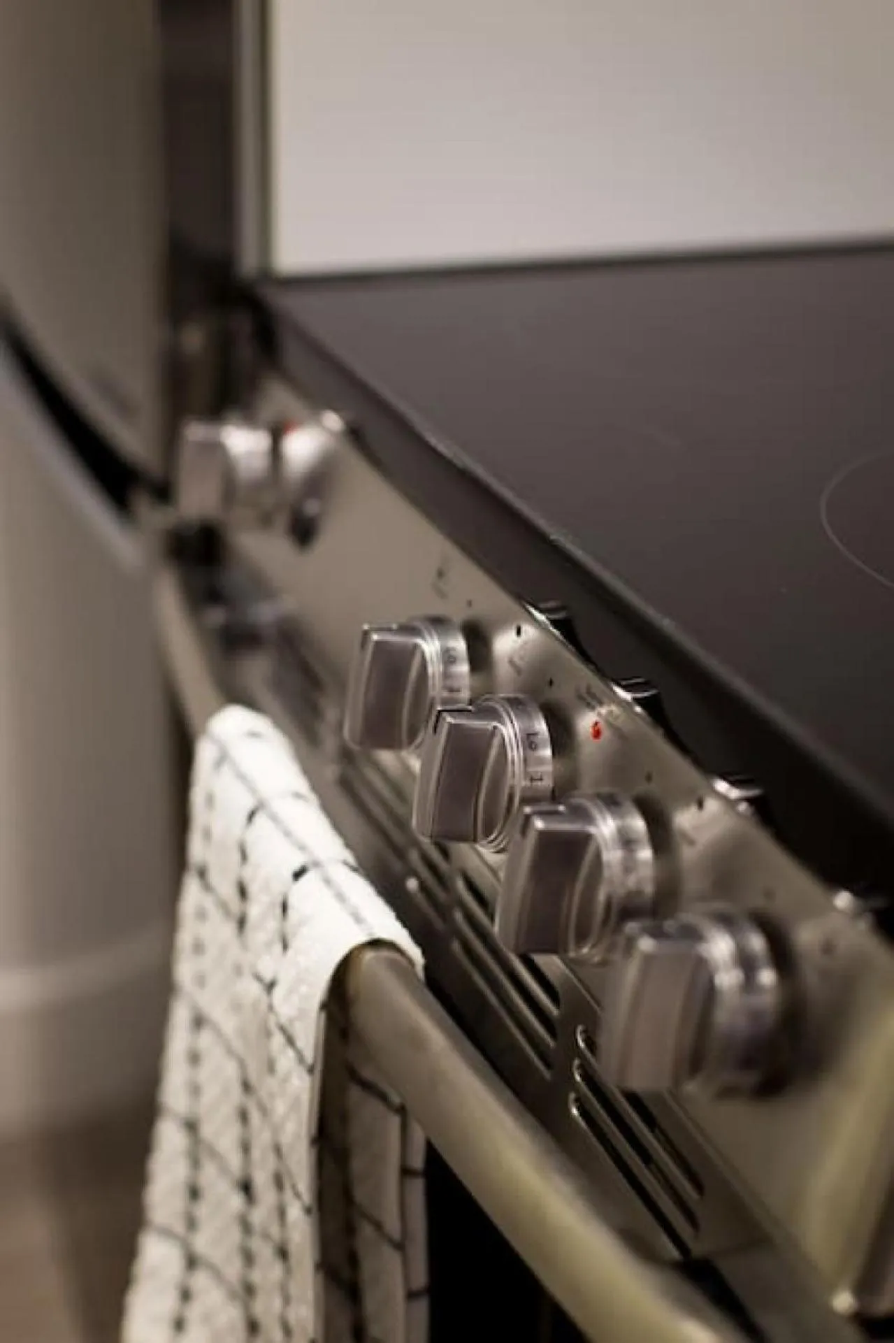 Palms Little Italy Studio with full bathroom by Denstays