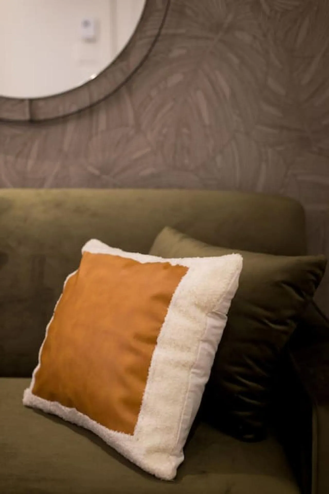 Palms Little Italy Studio with full bathroom by Denstays