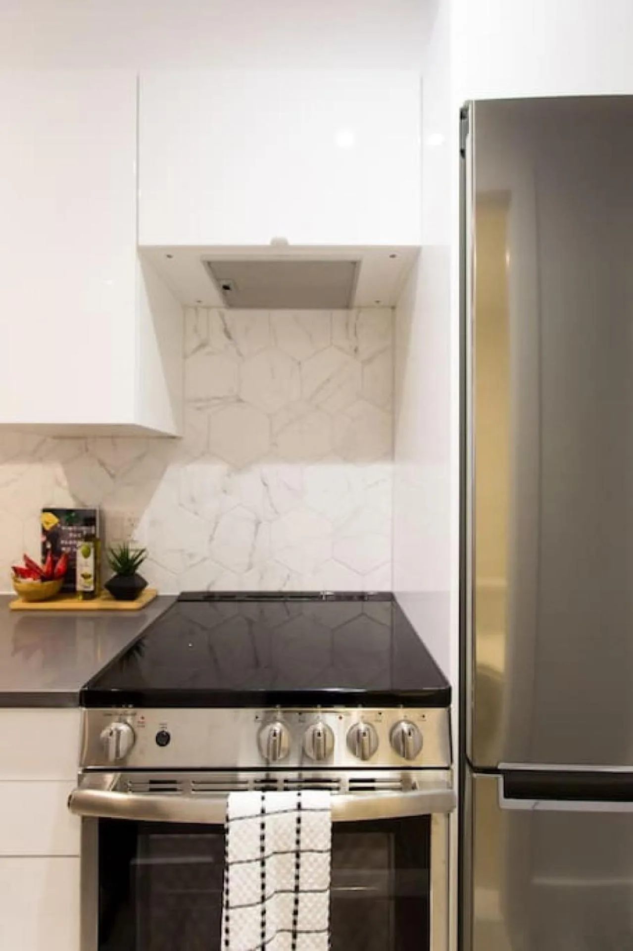 Palms Little Italy Studio with full bathroom by Denstays