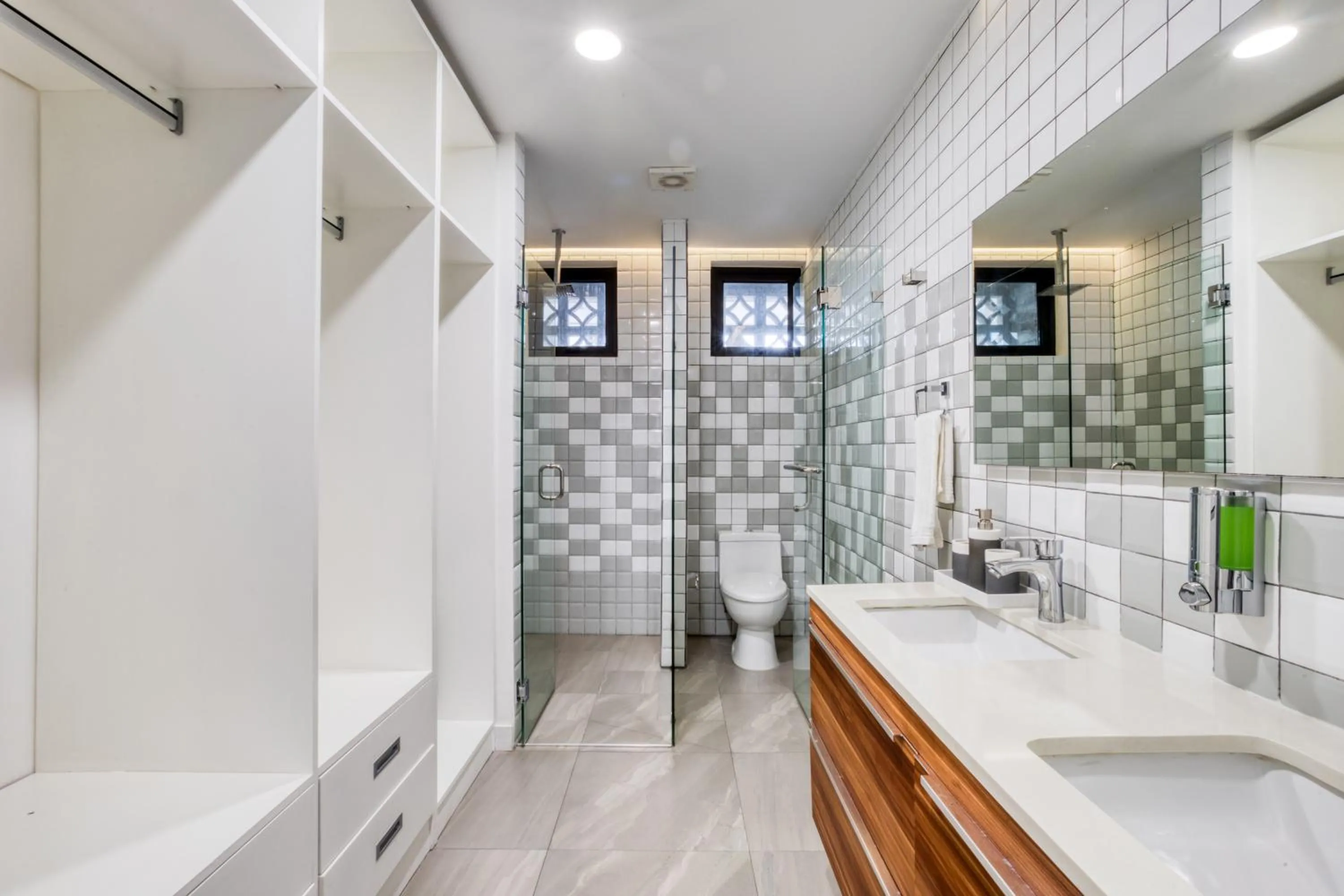 Shower in ULIV Revolución Tijuana