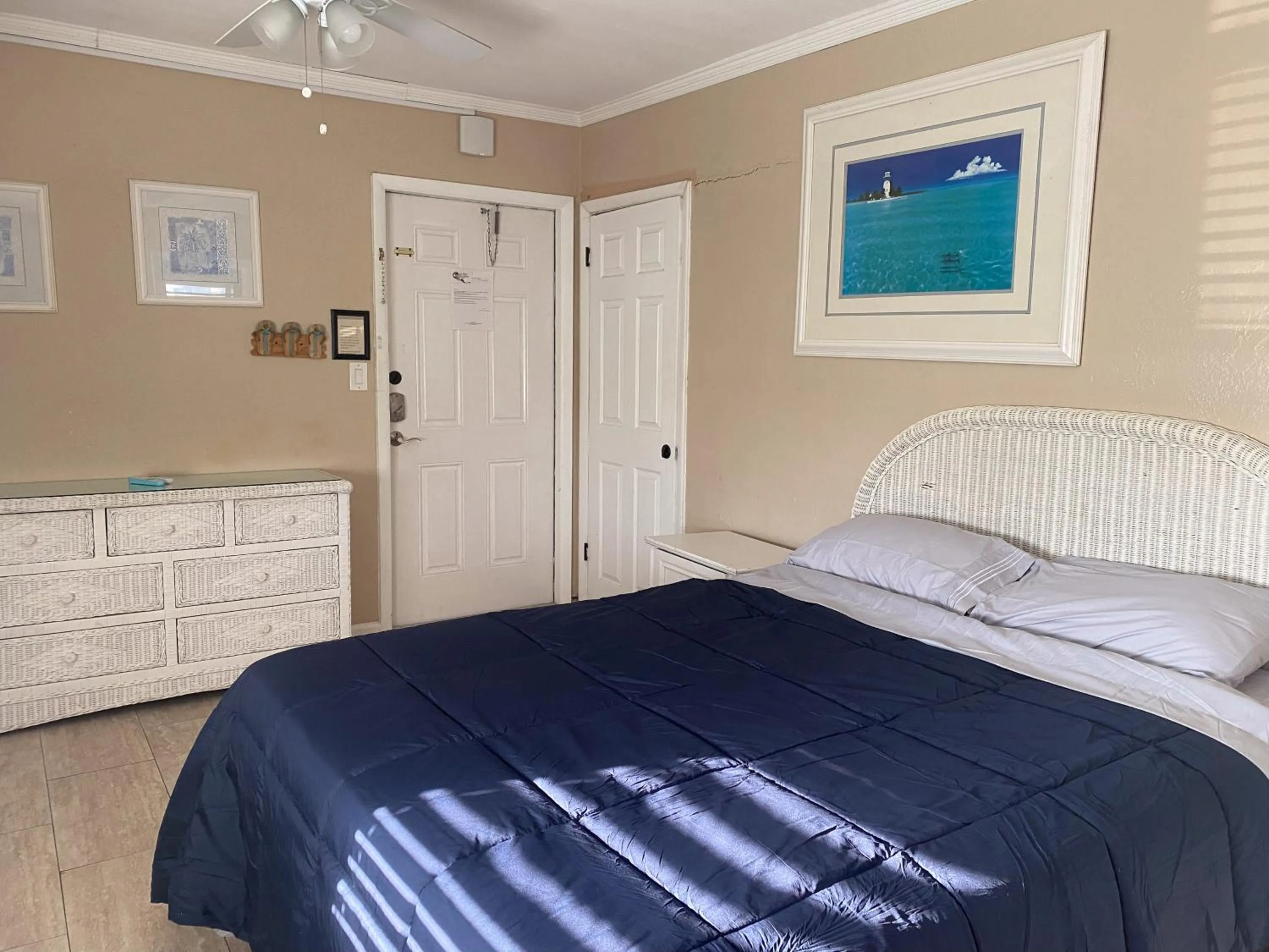 Bed in Oasis Palms Resort