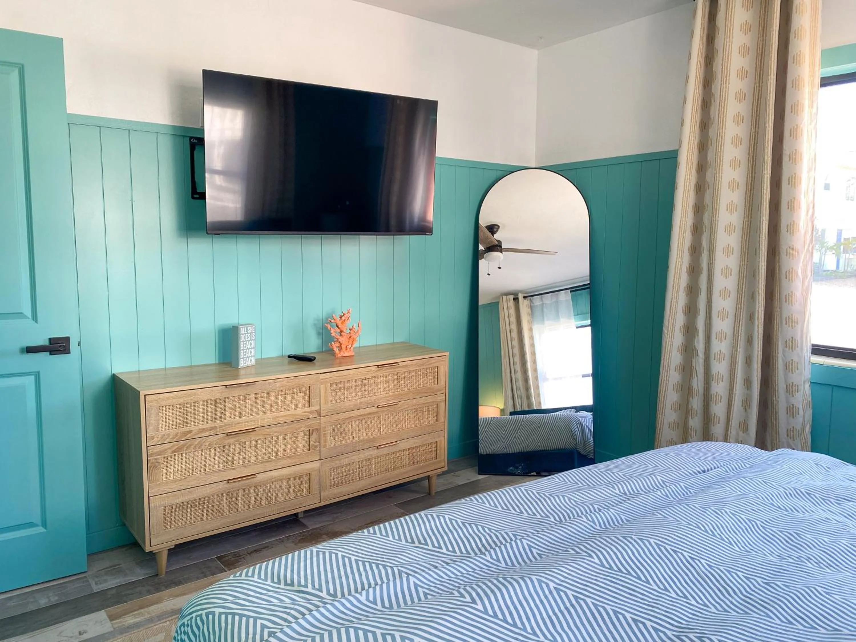 Bed in Oasis Palms Resort