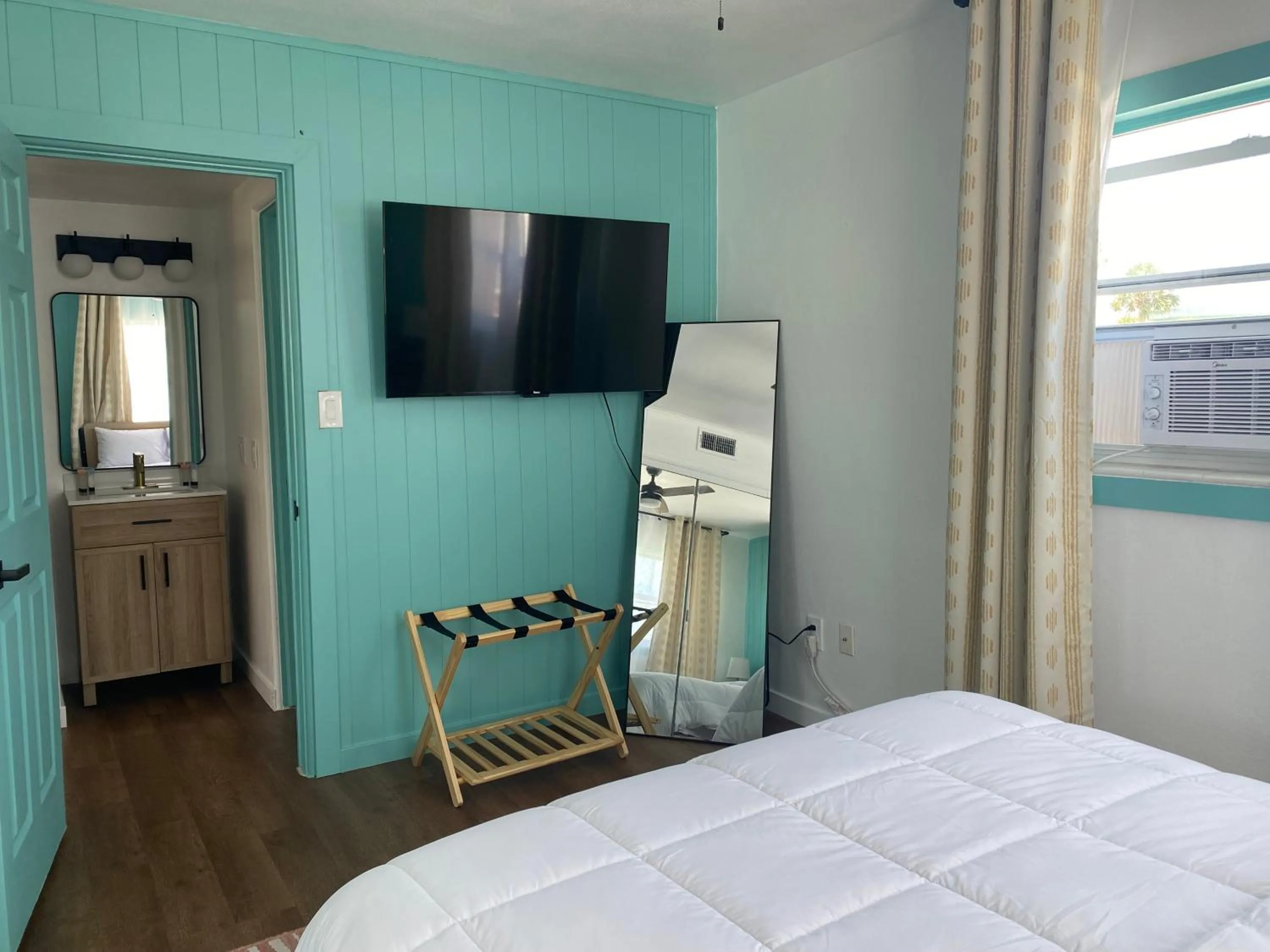 Bed in Oasis Palms Resort