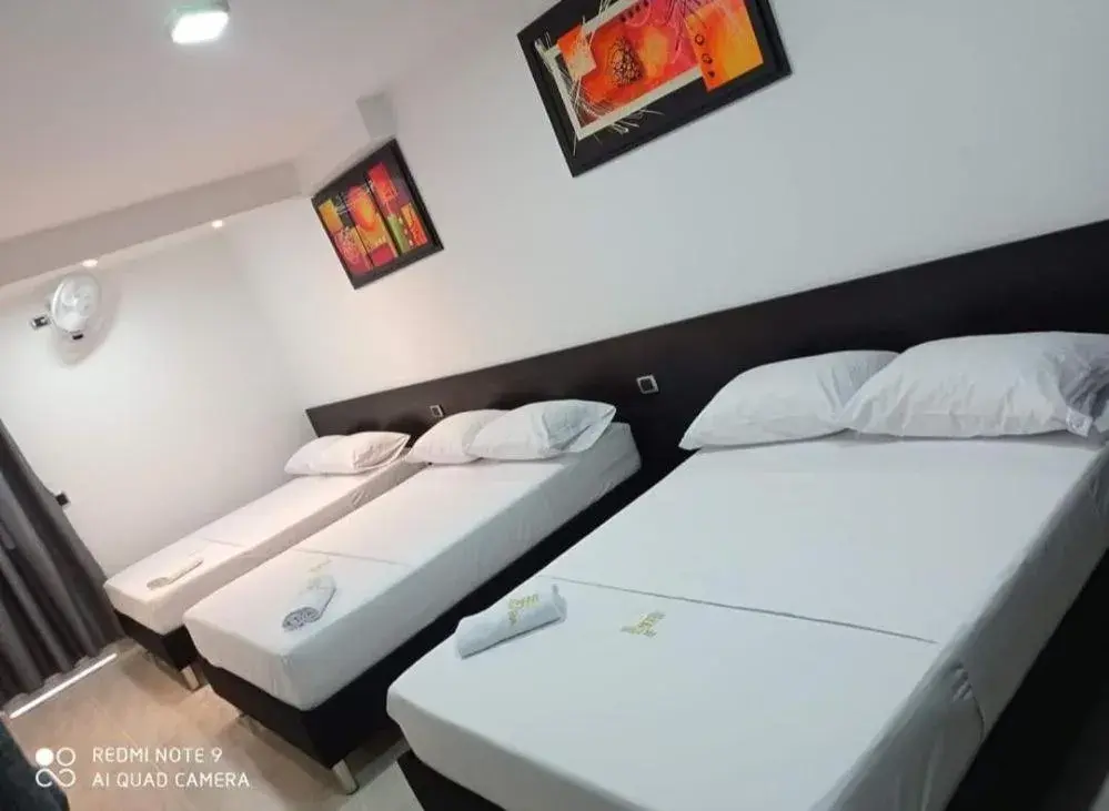 Triple Room in HOTEL DIAMOND BGA Triple Room in HOTEL DIAMOND BGA