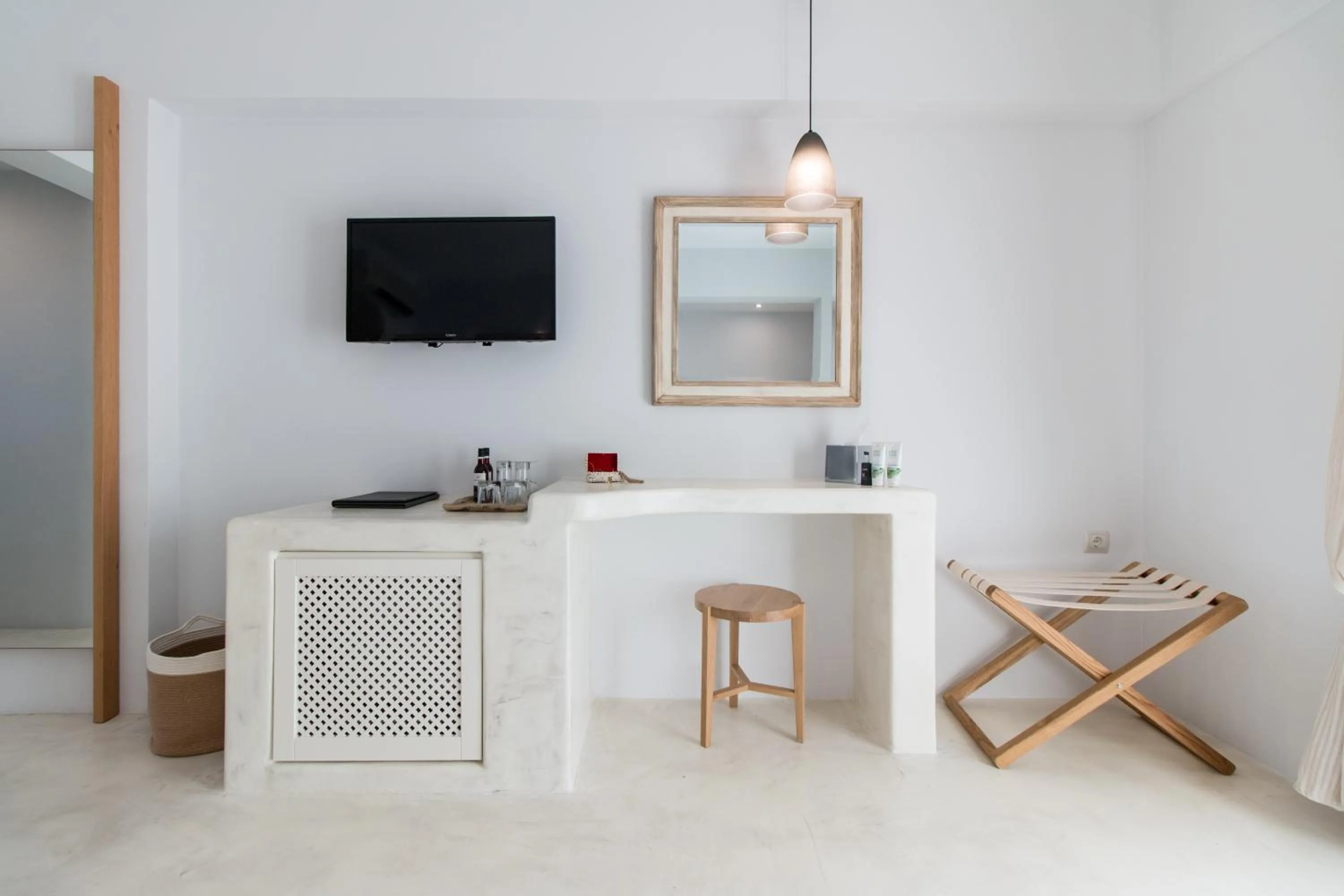 TV and multimedia in Finikas Hotel