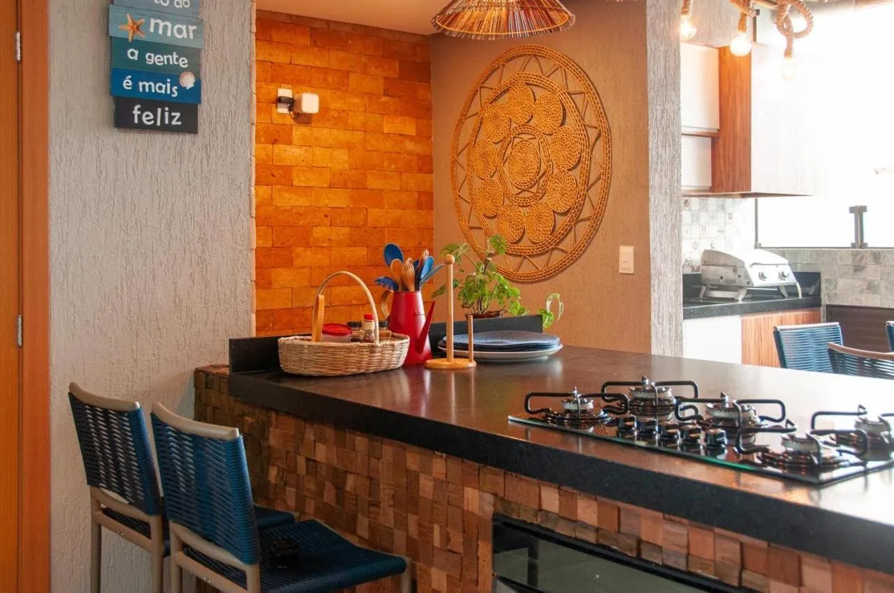 Kitchen or kitchenette in Temporada Areia e Mar Triplex com piscina privativa e área gourmet a 250m da Praia do Patacho