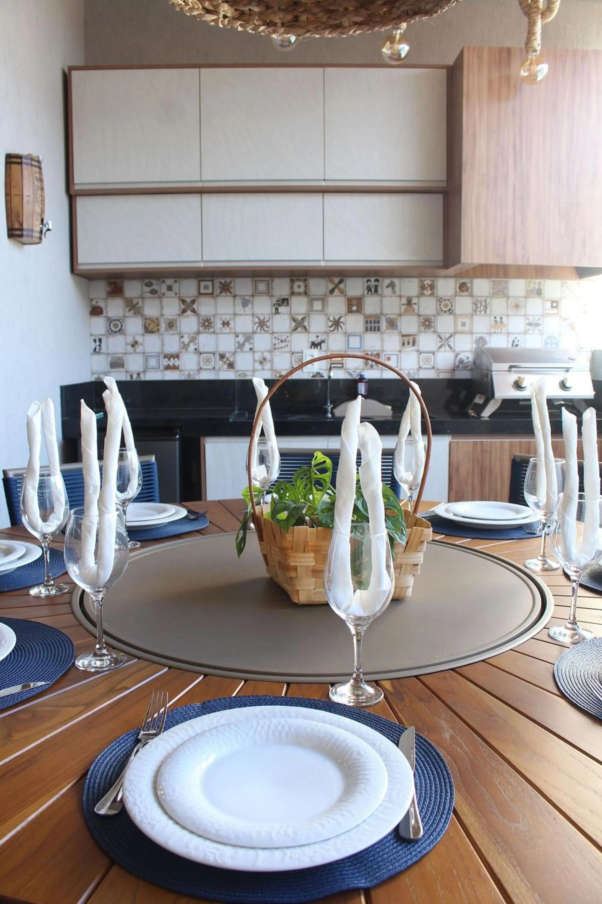 Kitchen or kitchenette in Temporada Areia e Mar Triplex com piscina privativa e área gourmet a 250m da Praia do Patacho