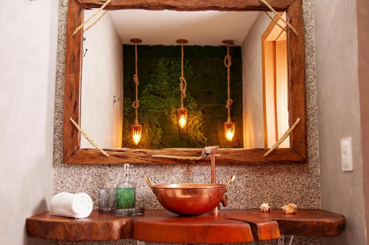 Bathroom in Temporada Areia e Mar Triplex com piscina privativa e área gourmet a 250m da Praia do Patacho