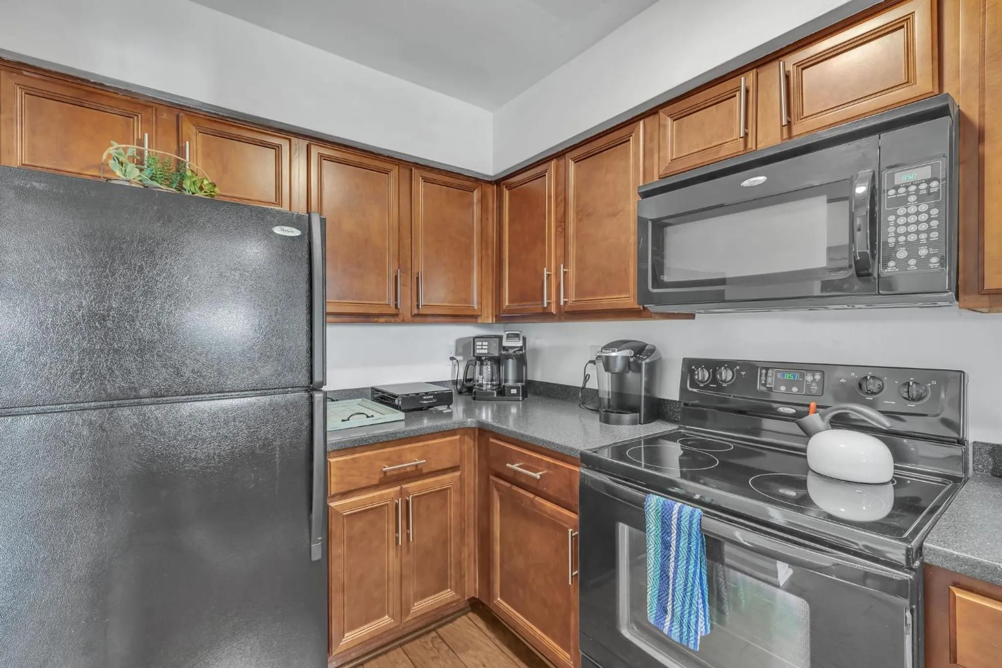 Nash Star Private Condo - 2bed, 2bath, Sleep 6, 25 Min Walk To Broadway And All Nashville Attractions, Pool, Gym