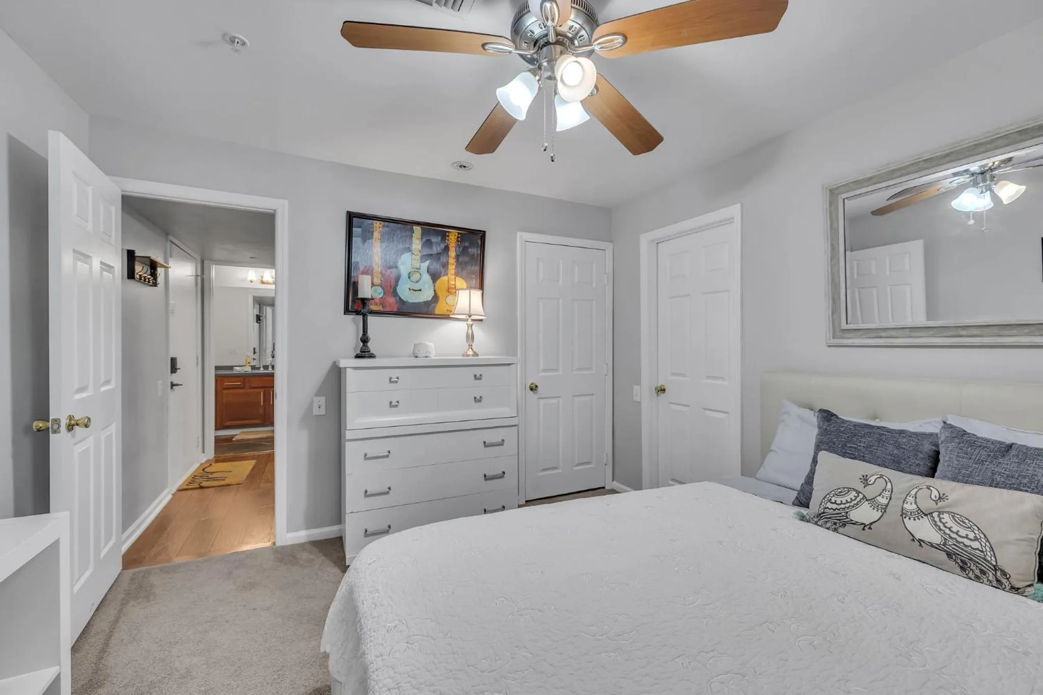 Bed in Nash Star Private Condo - 2bed, 2bath, Sleep 6, 25 Min Walk To Broadway And All Nashville Attractions, Pool, Gym