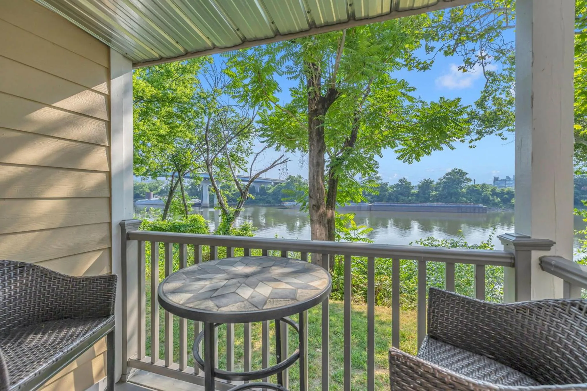 Nash Star Private Condo - 2bed, 2bath, Sleep 6, 25 Min Walk To Broadway And All Nashville Attractions, Pool, Gym