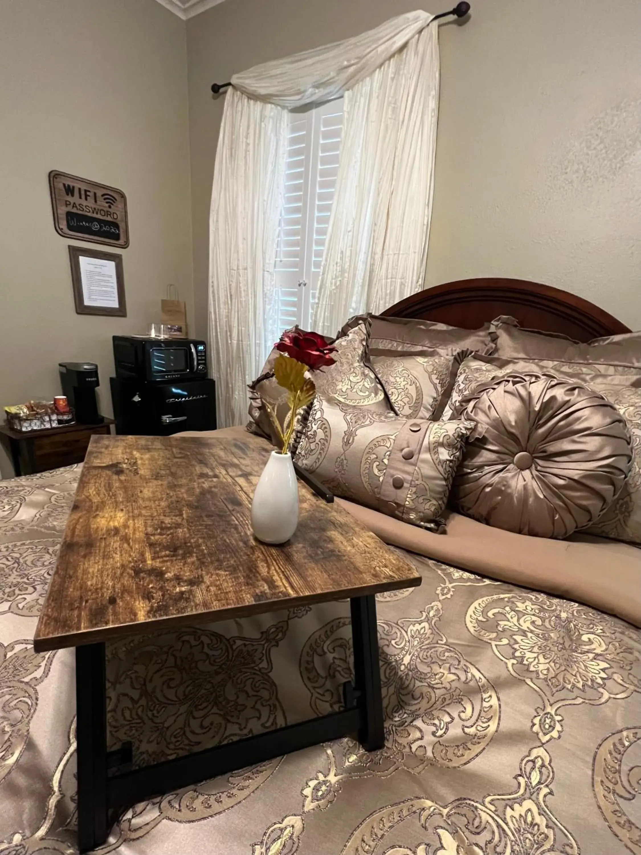 Queen Room with Garden View in Opus House Historic Natchitoches Queen Room with Garden View in Opus House Historic Natchitoches