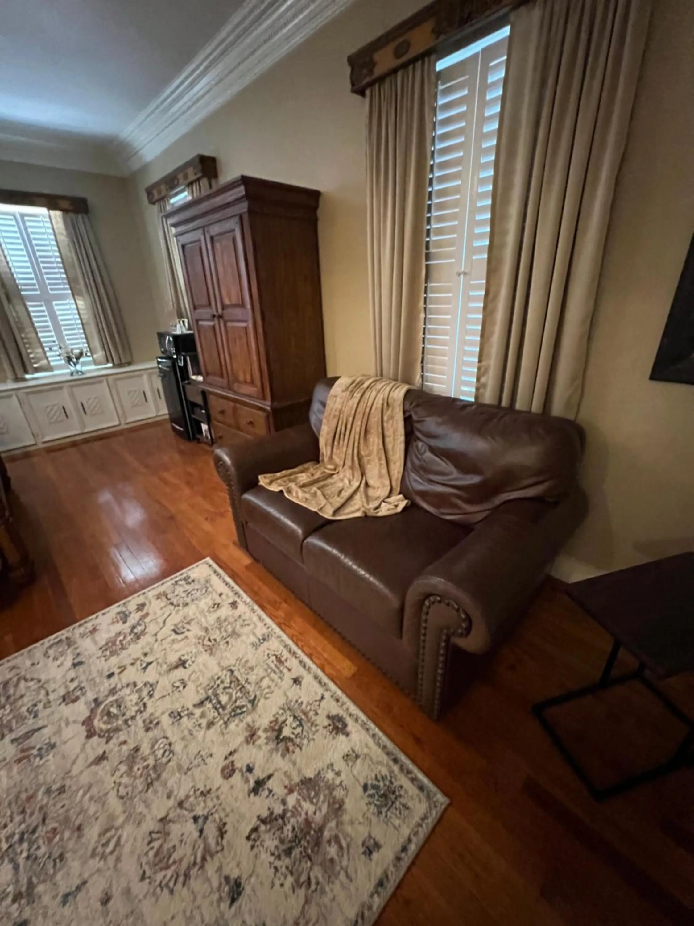 Seating area, Bed in Opus House Historic Natchitoches
