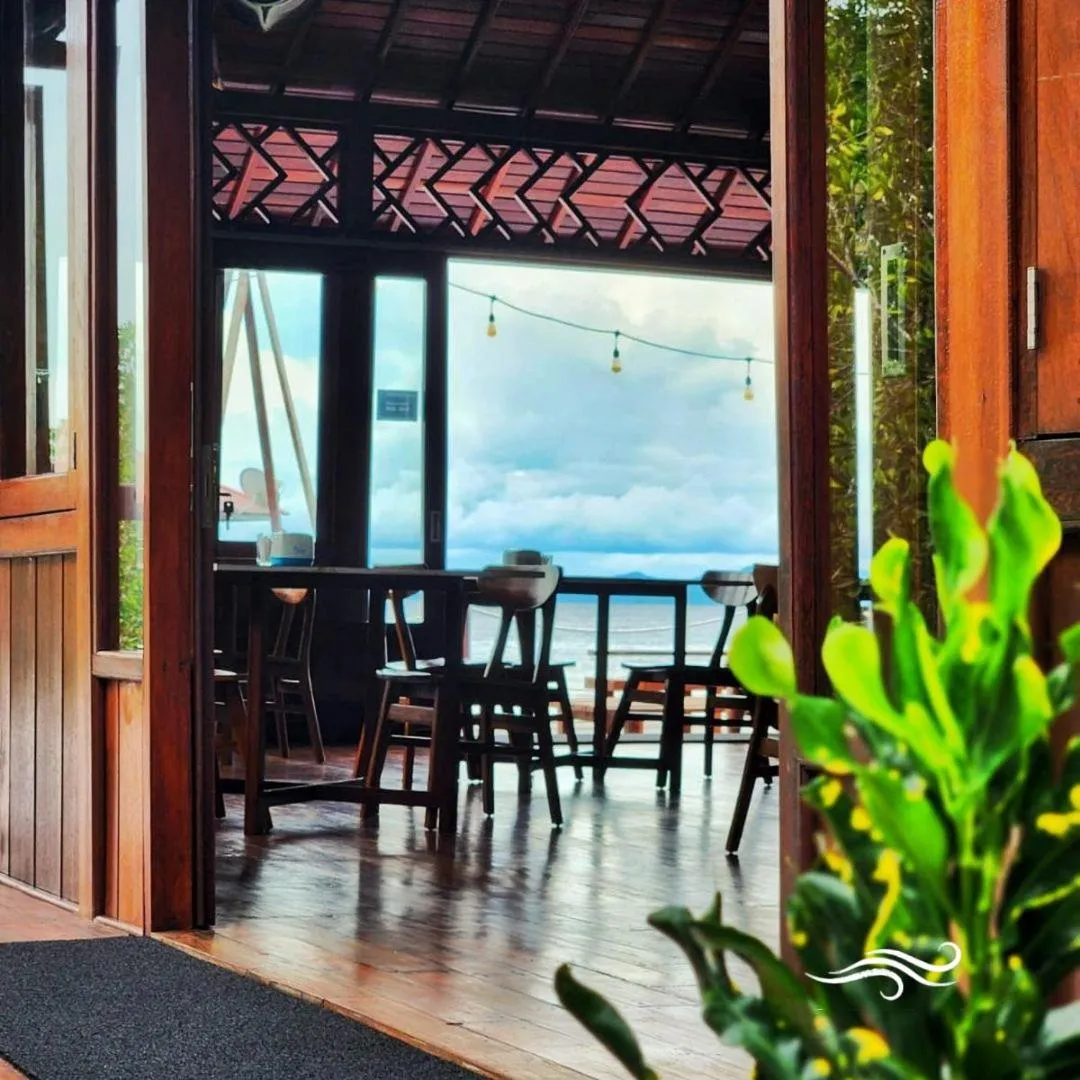 Restaurant/places to eat in Coriana Dive Resort