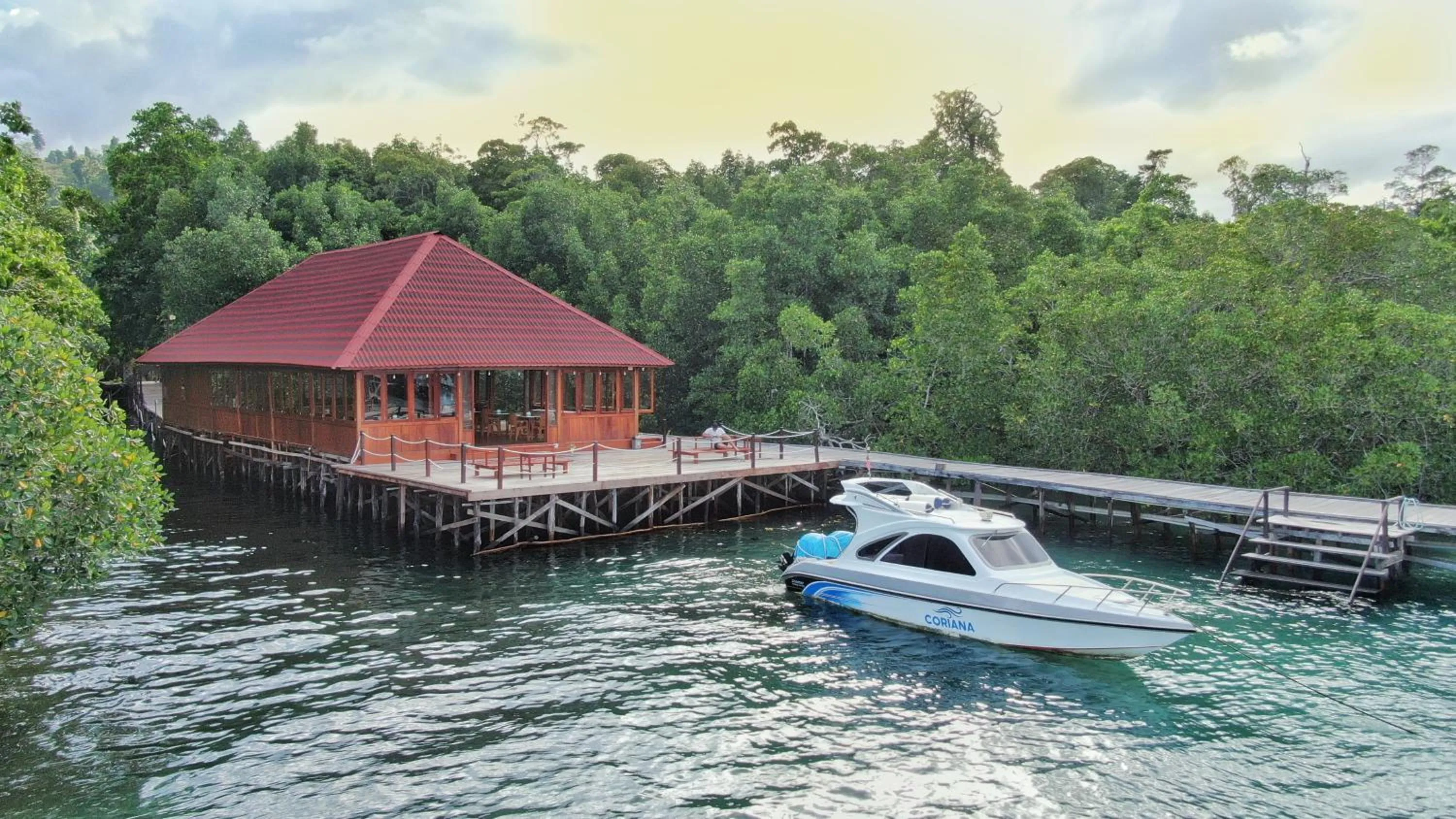 Restaurant/places to eat in Coriana Dive Resort