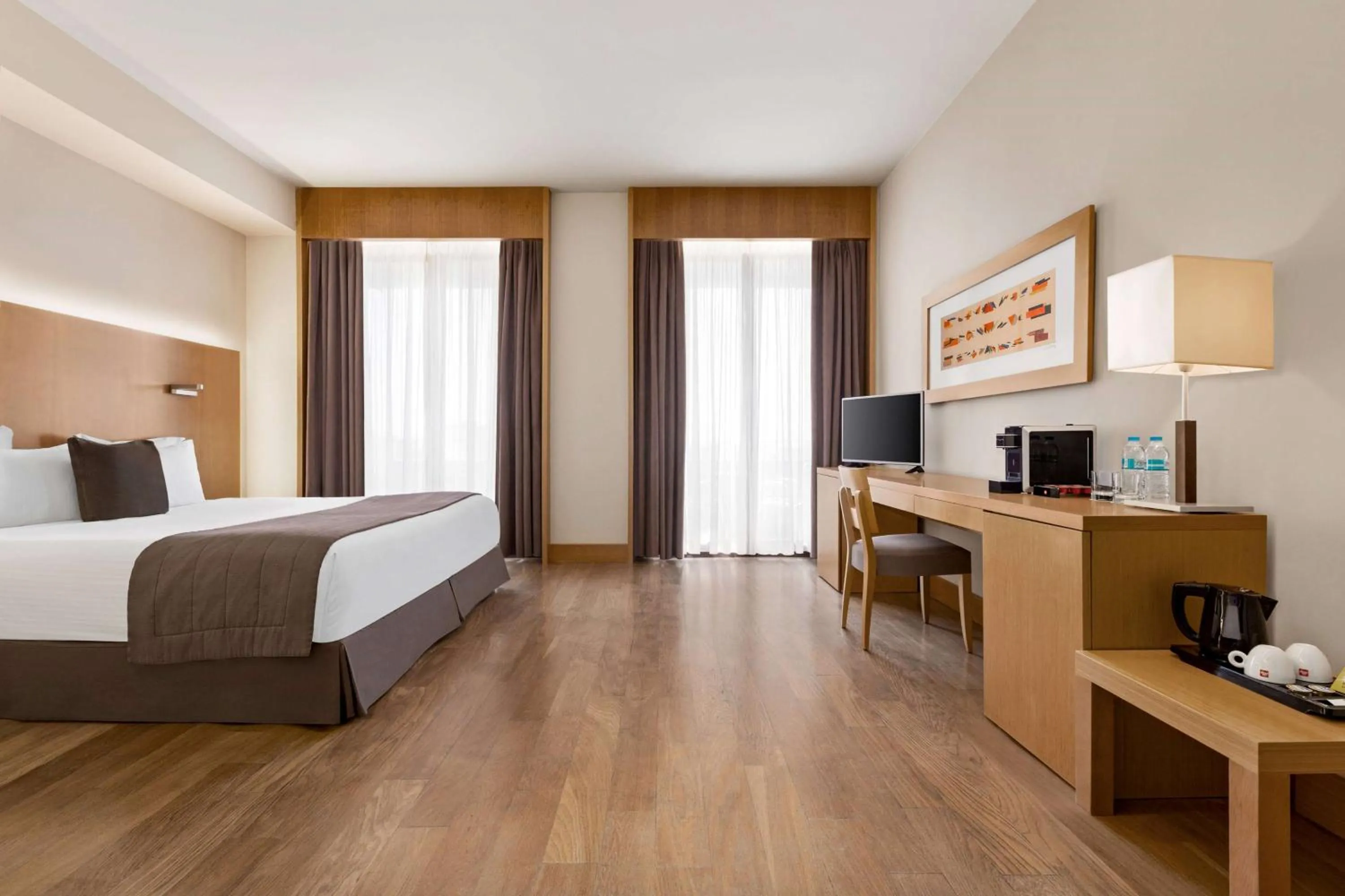 Photo of the whole room, Bed in Zeus Thessaloniki Lazart