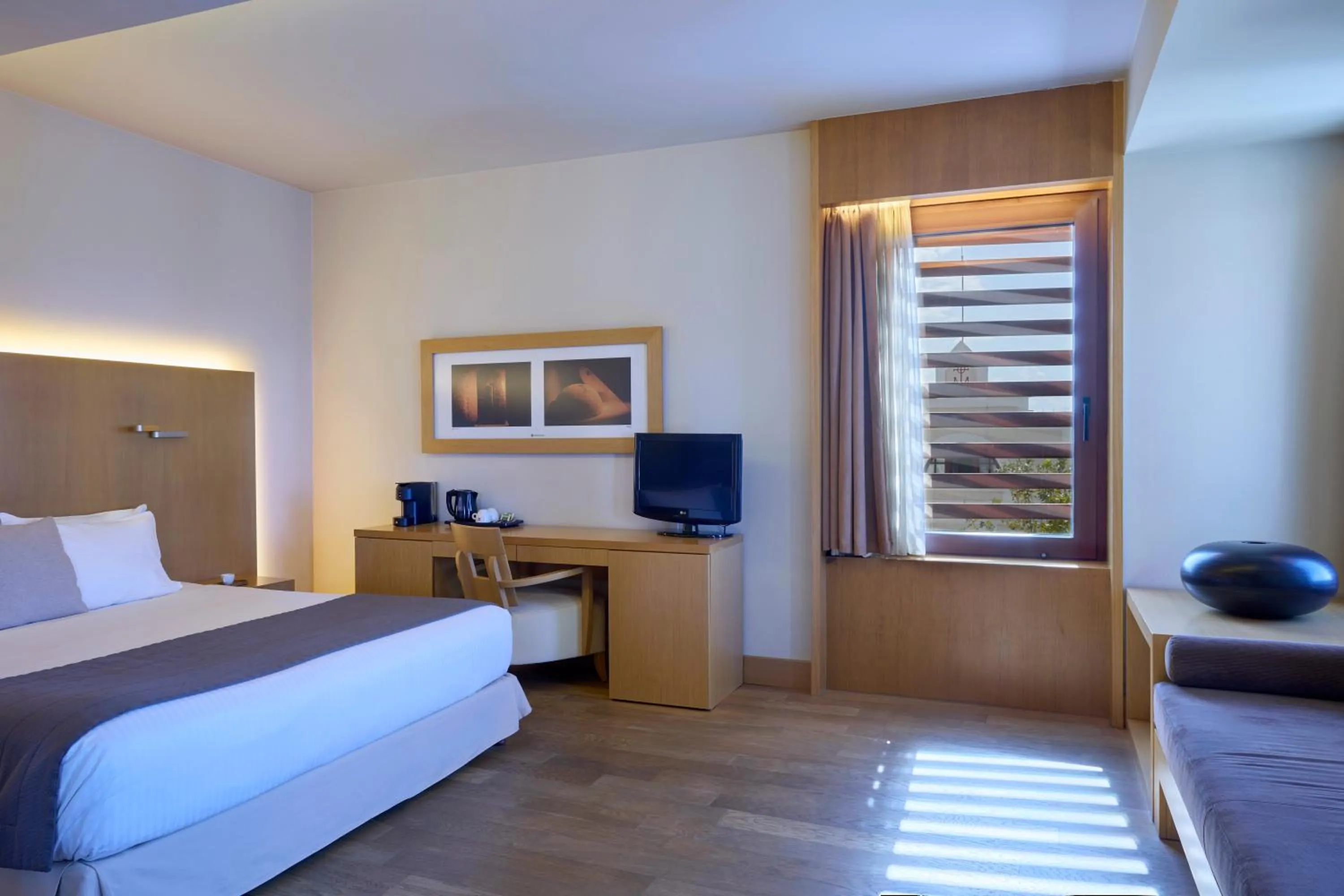 Bed in Zeus Thessaloniki Lazart