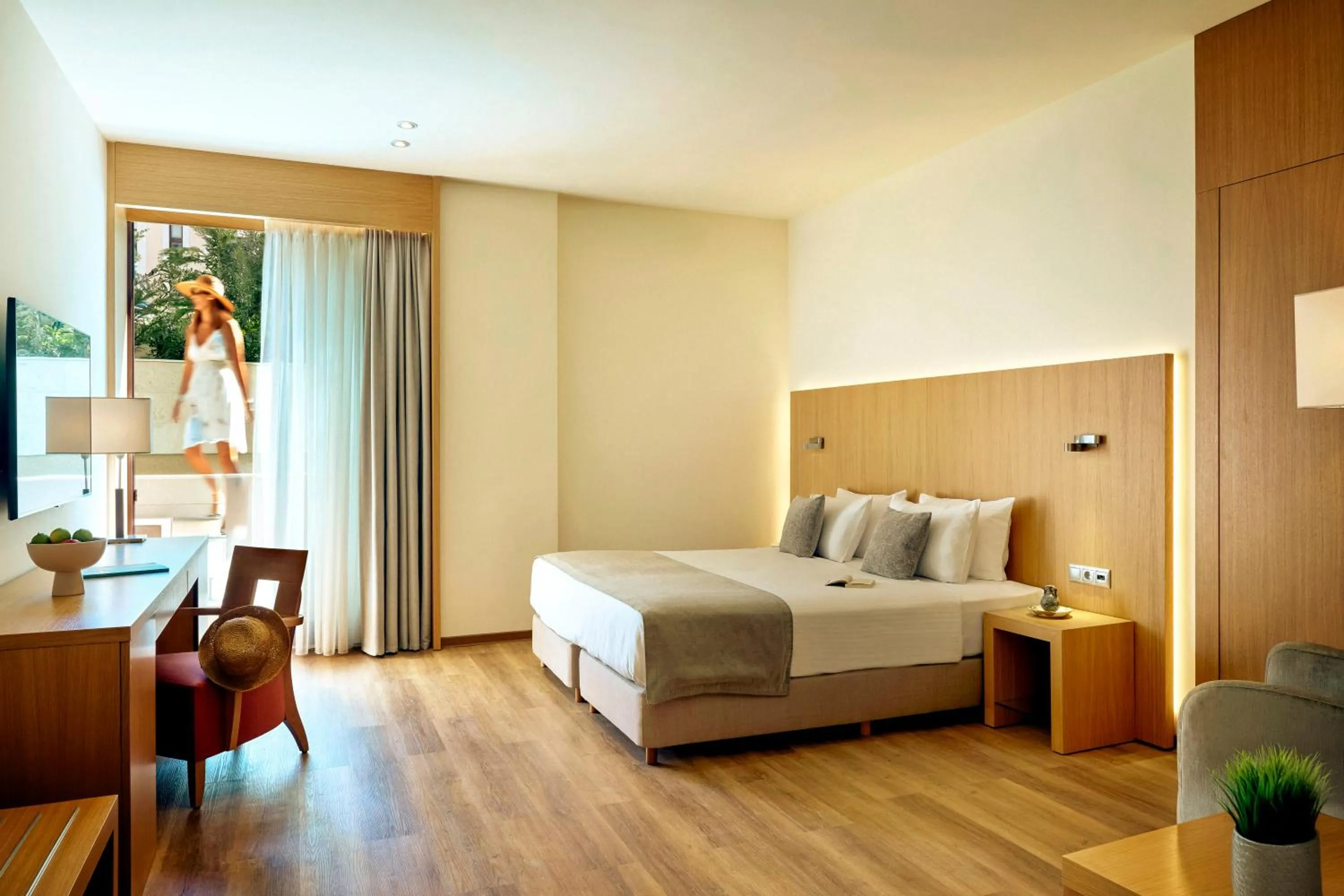 Bed in Zeus Thessaloniki Lazart