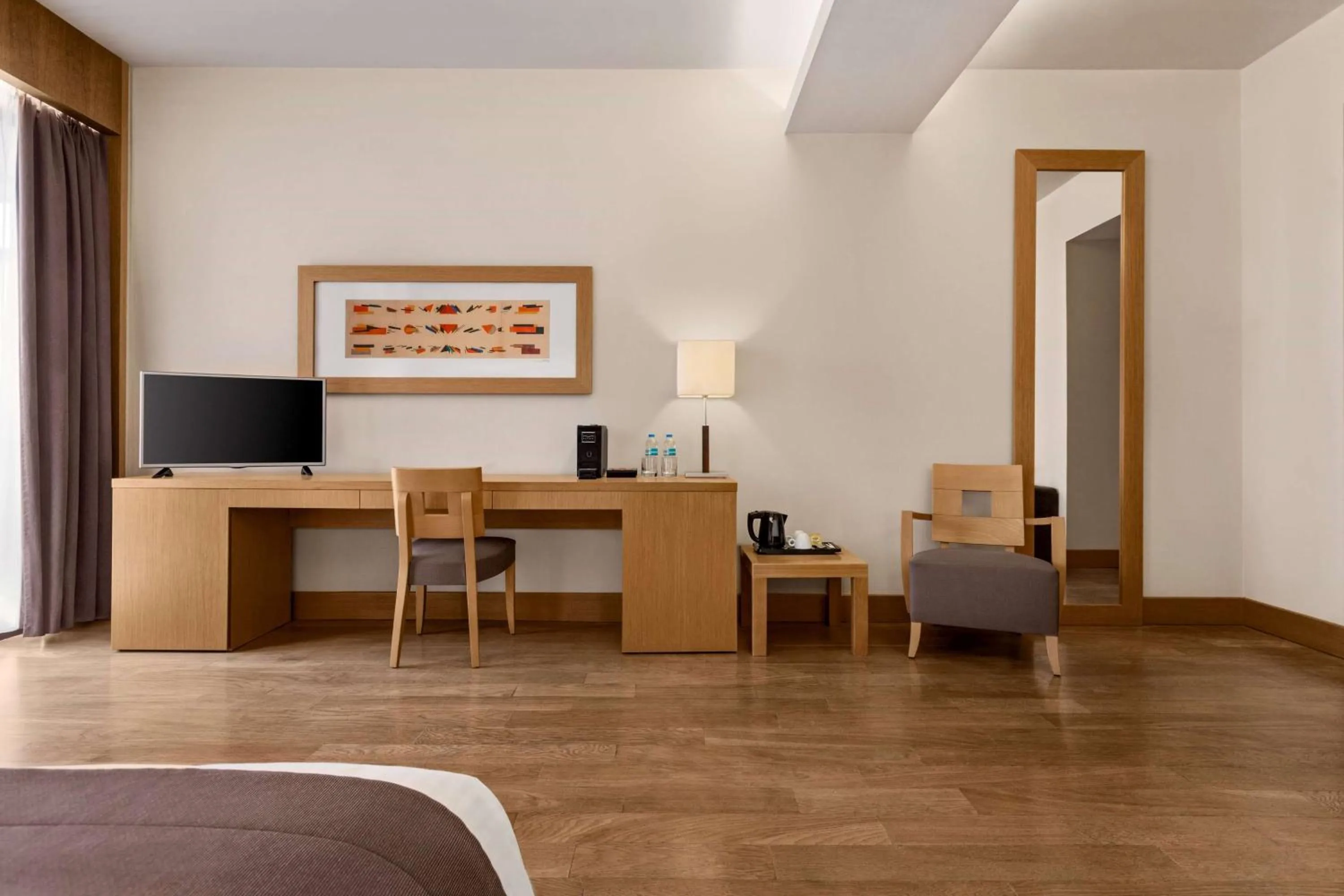 Photo of the whole room in Zeus Thessaloniki Lazart