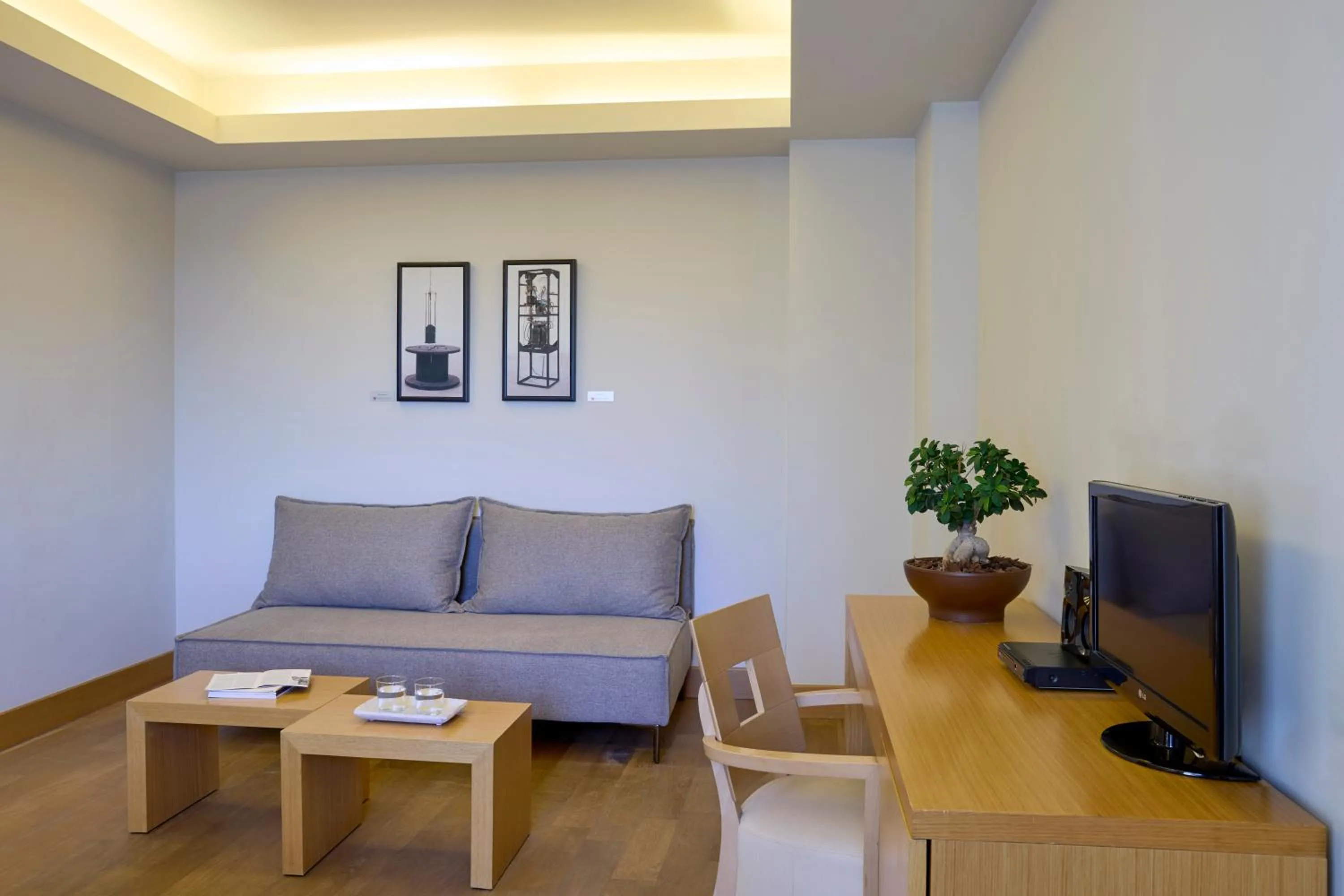 Coffee/tea facilities in Zeus Thessaloniki Lazart