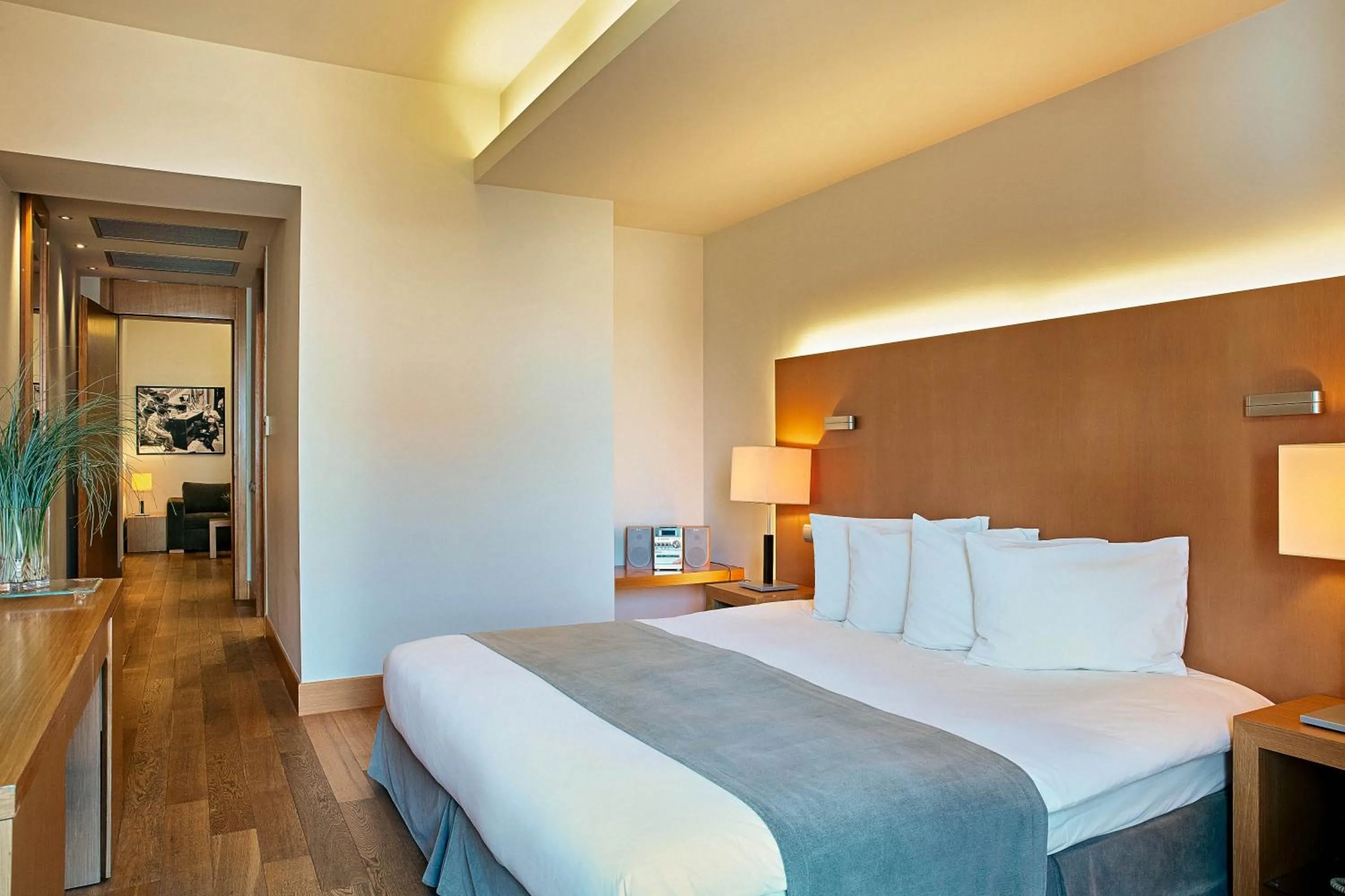 Bed in Zeus Thessaloniki Lazart