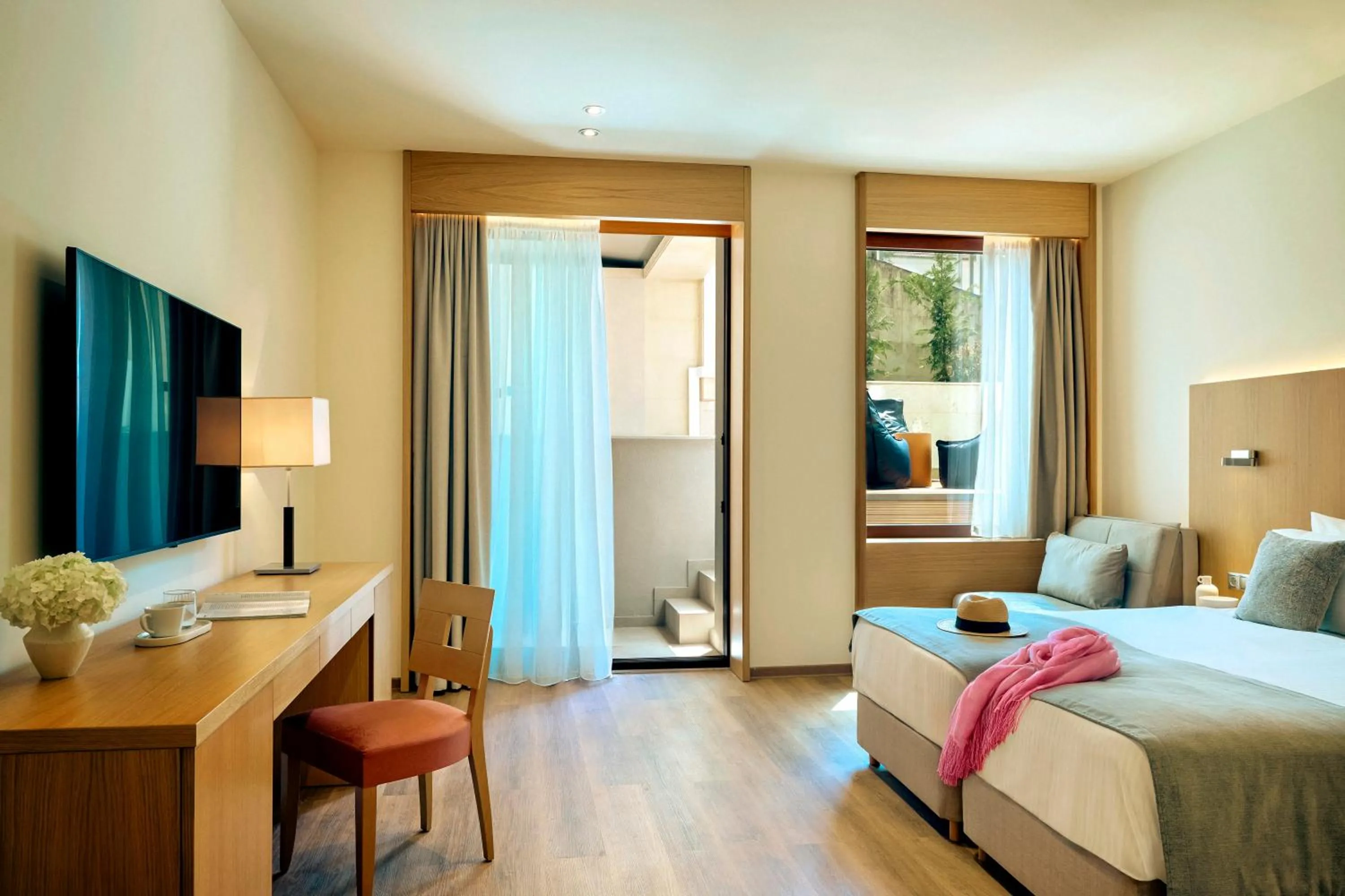 Bed in Zeus Thessaloniki Lazart