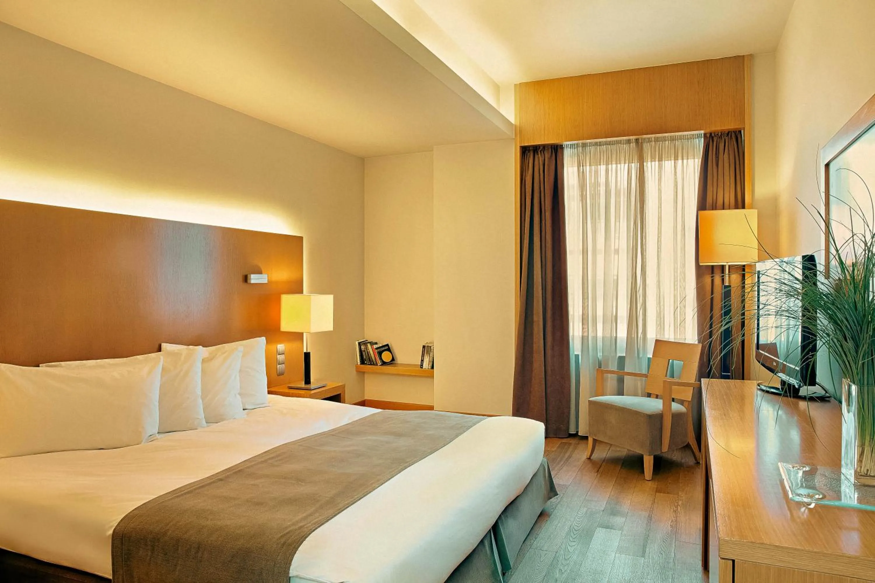 Bed in Zeus Thessaloniki Lazart