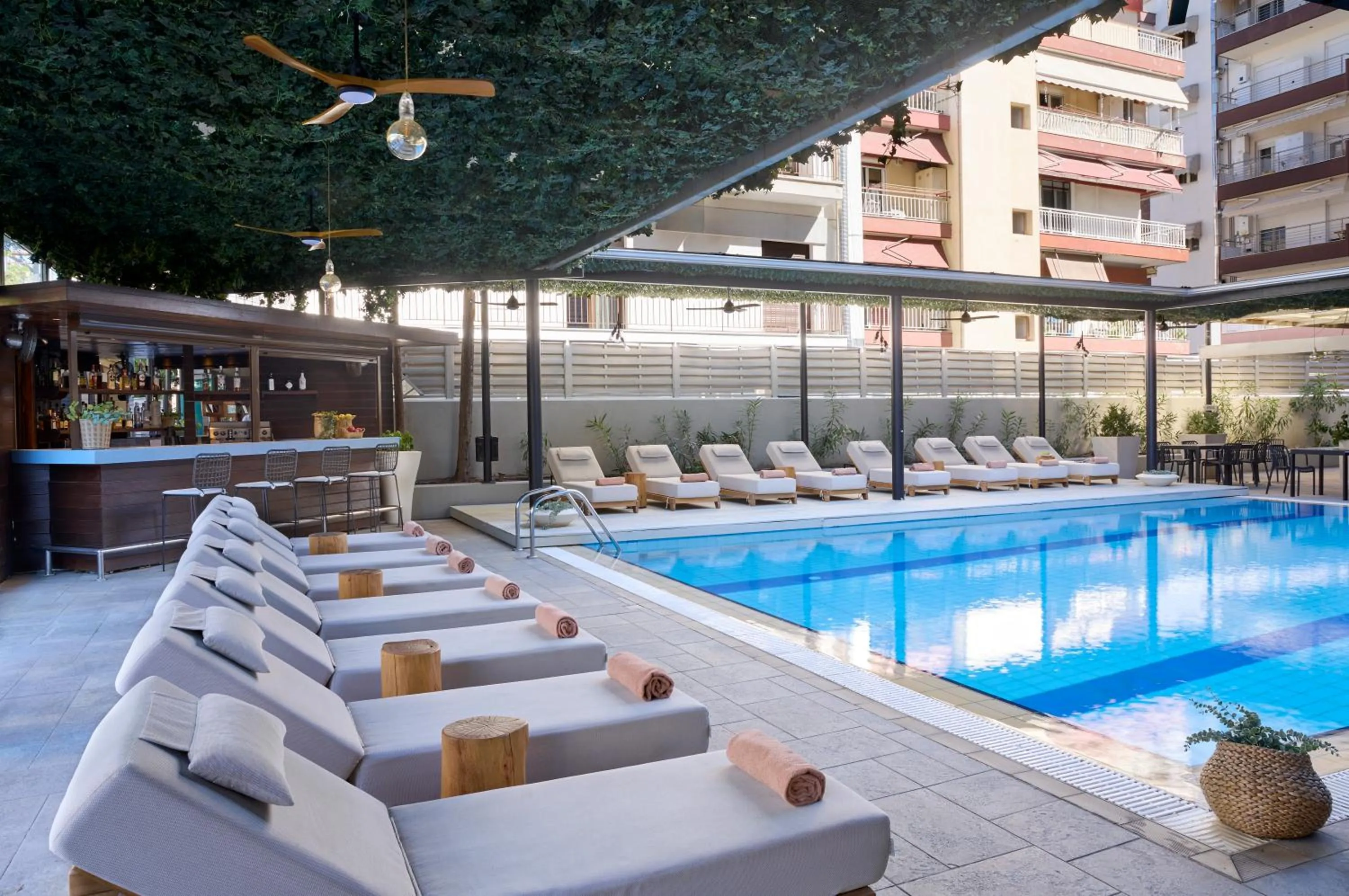 Pool view in Zeus Thessaloniki Lazart