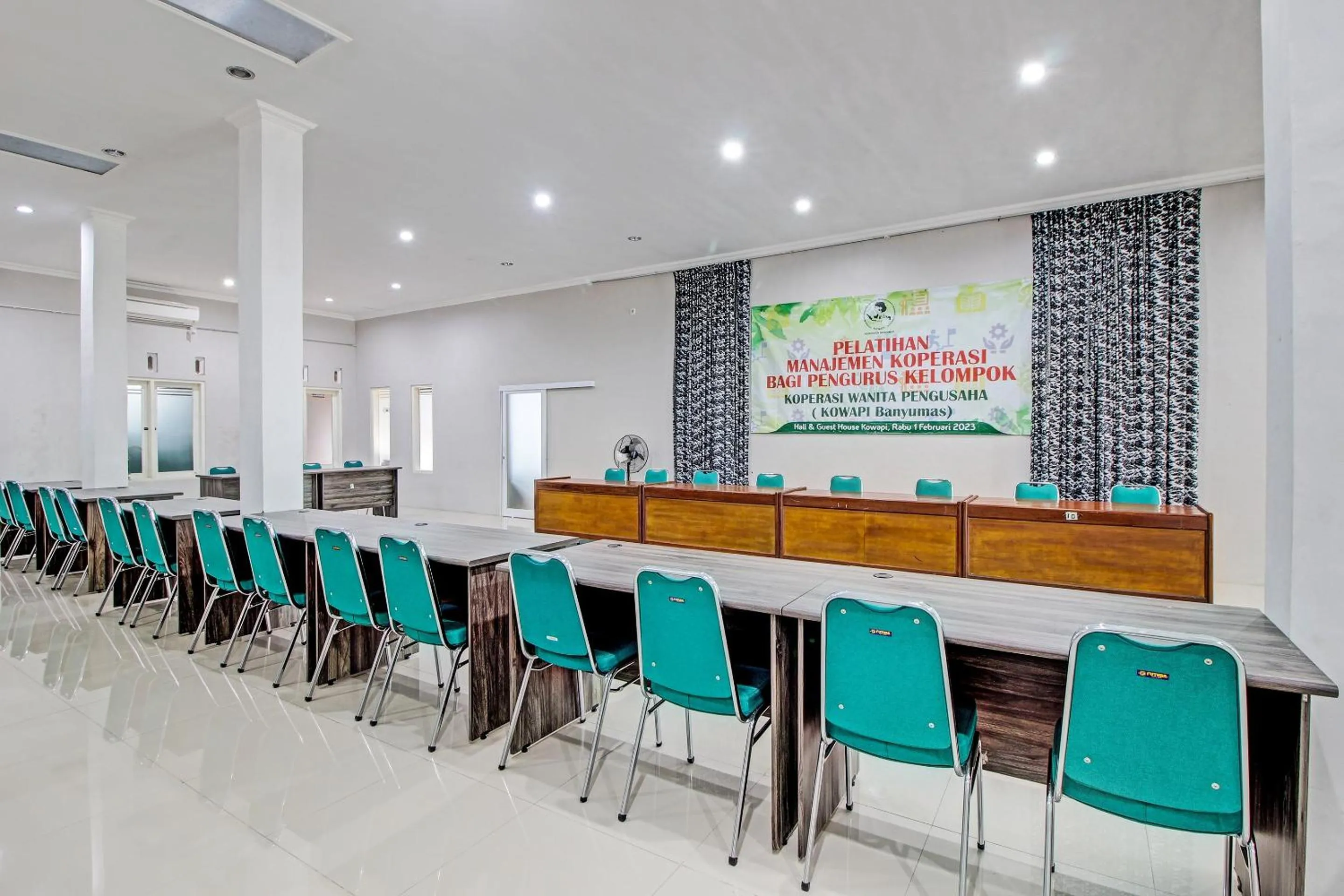 Lobby or reception in Capital O 92250 Hall & Guesthouse Kowapi Syariah