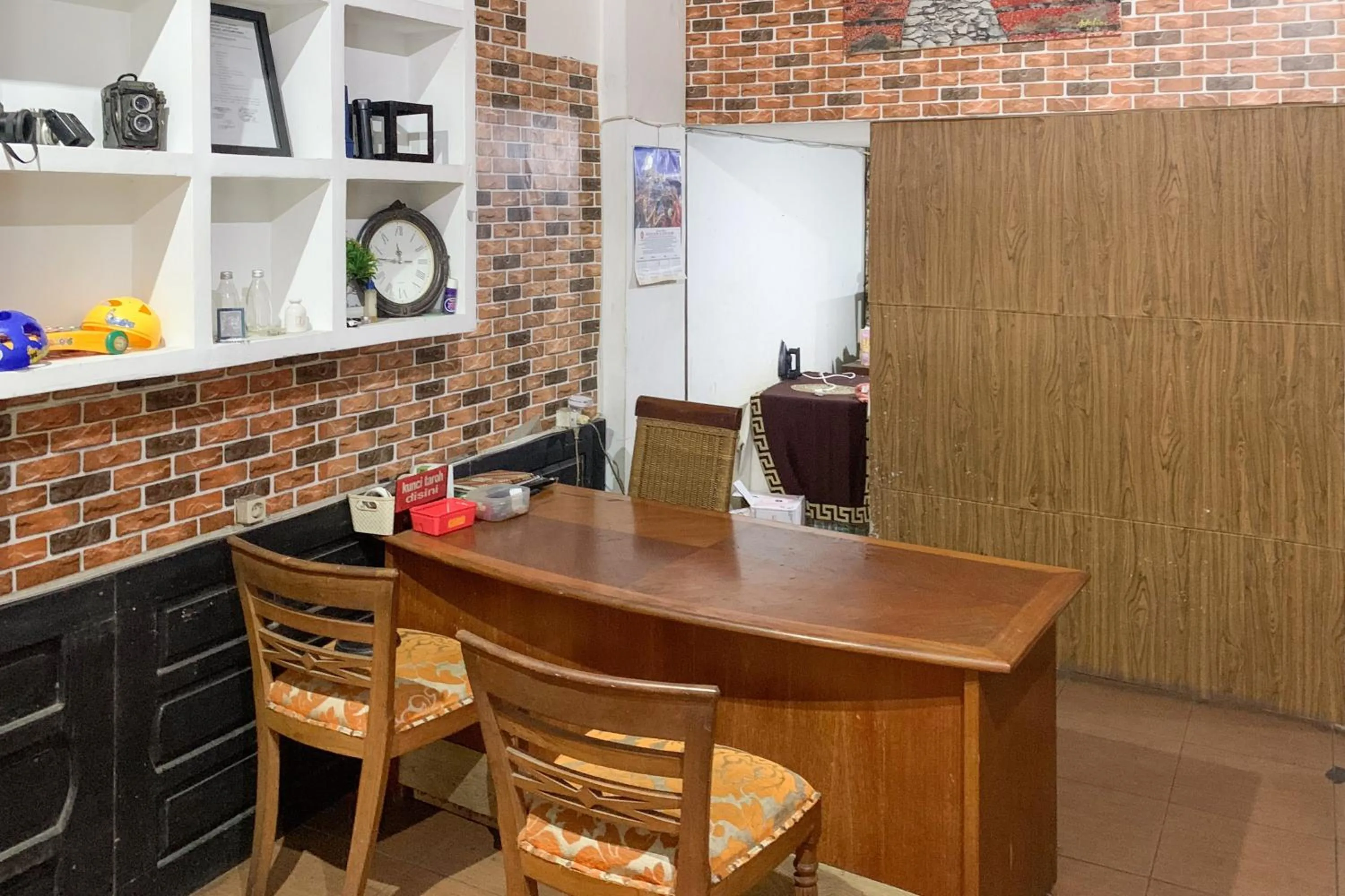 Lobby or reception in Backpacker Homestay Jatisampurna Redpartner