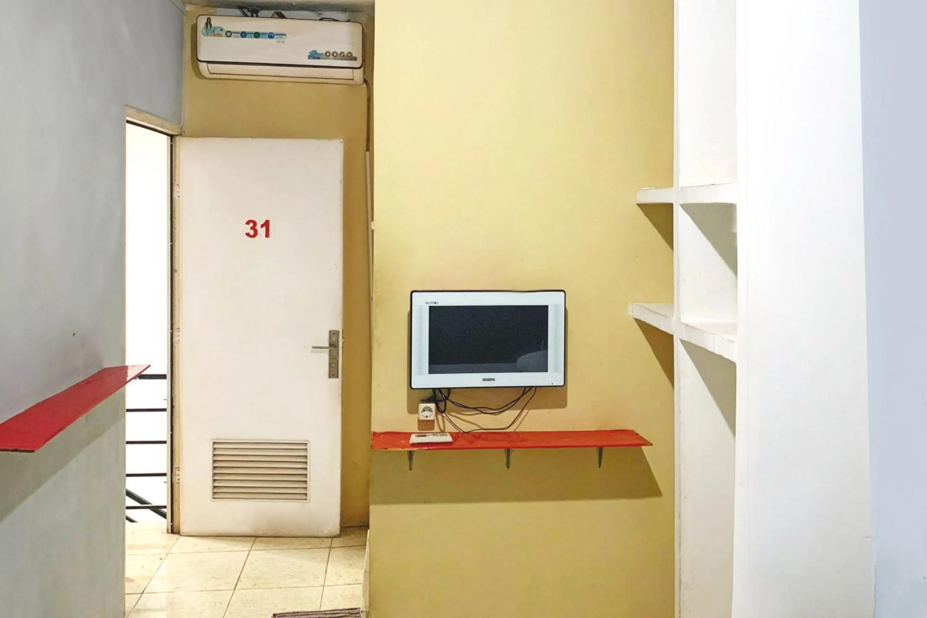 Bedroom in Backpacker Homestay Jatisampurna Redpartner