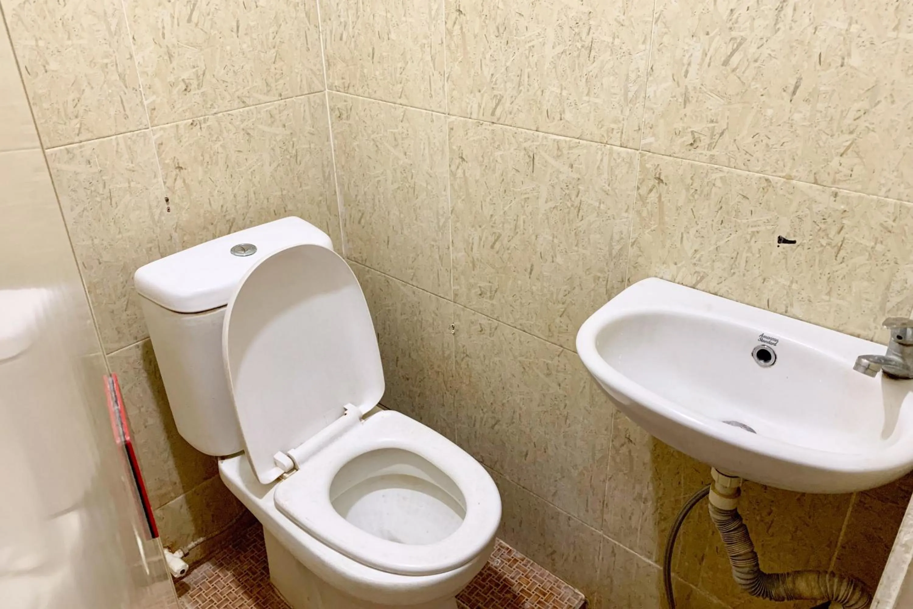 Bathroom in Backpacker Homestay Jatisampurna Redpartner