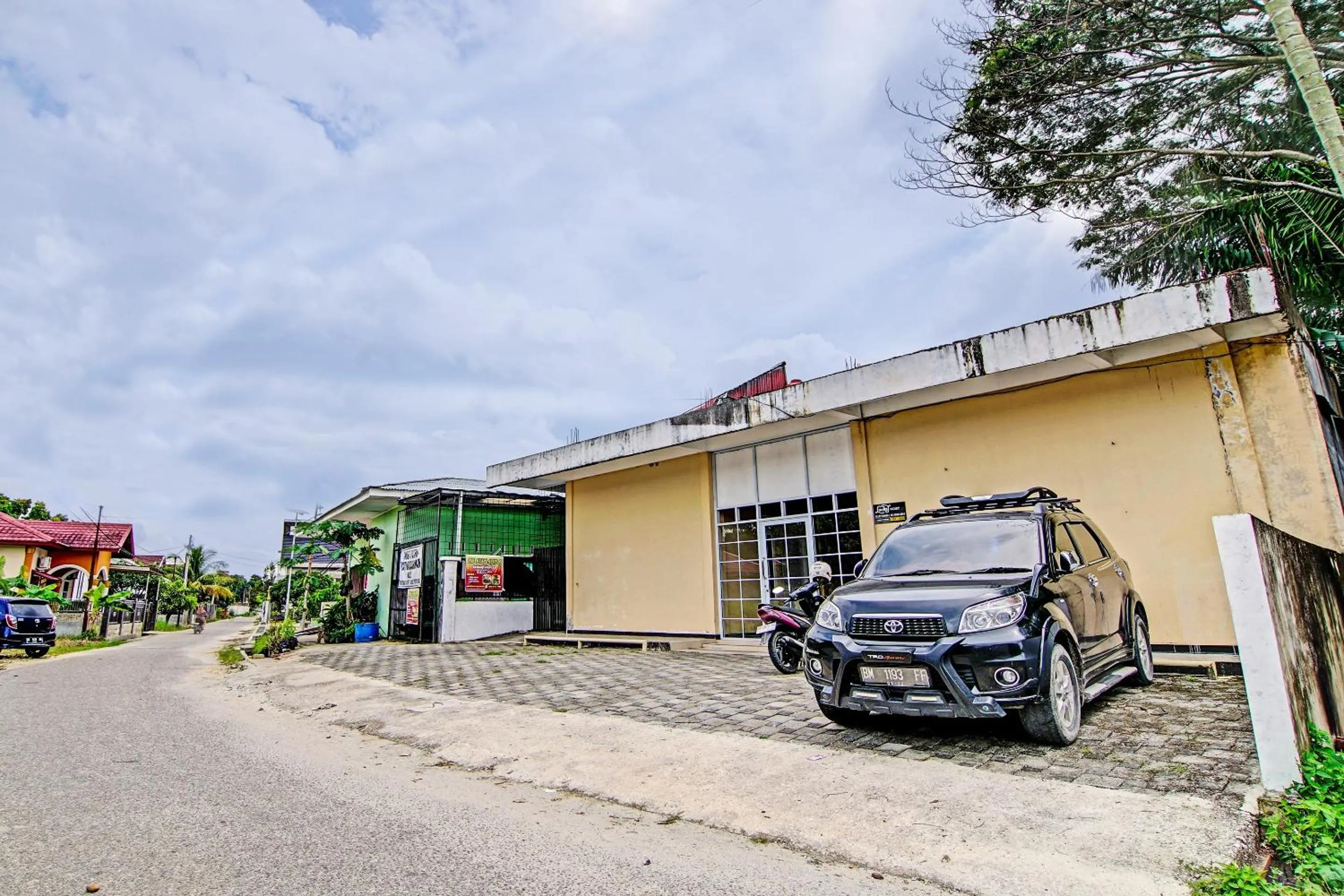 Facade/entrance in Hotel O Lucky Guesthouse