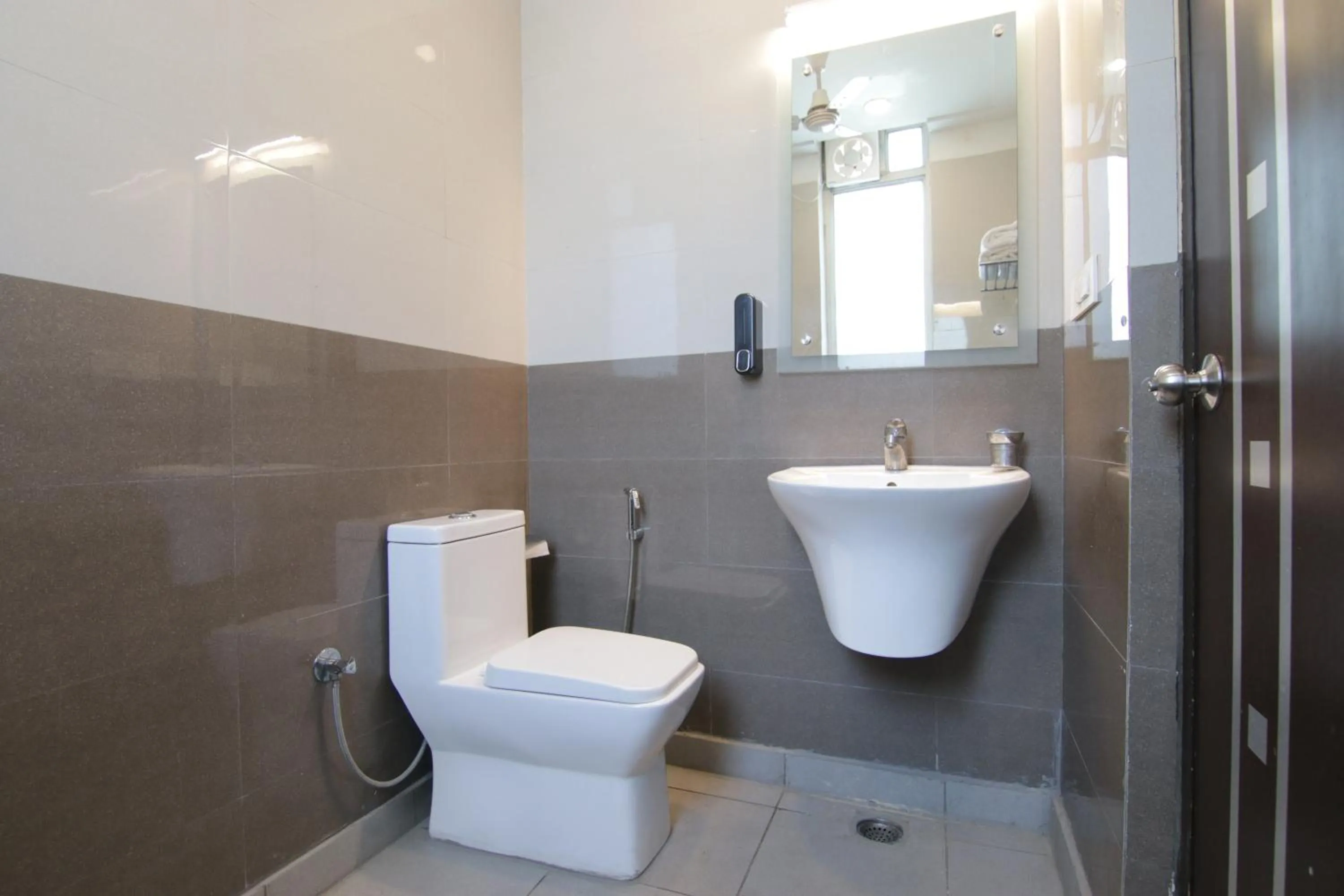 Shower in Hotel Leaf 9 INN, Cyber City near Ambience Mall