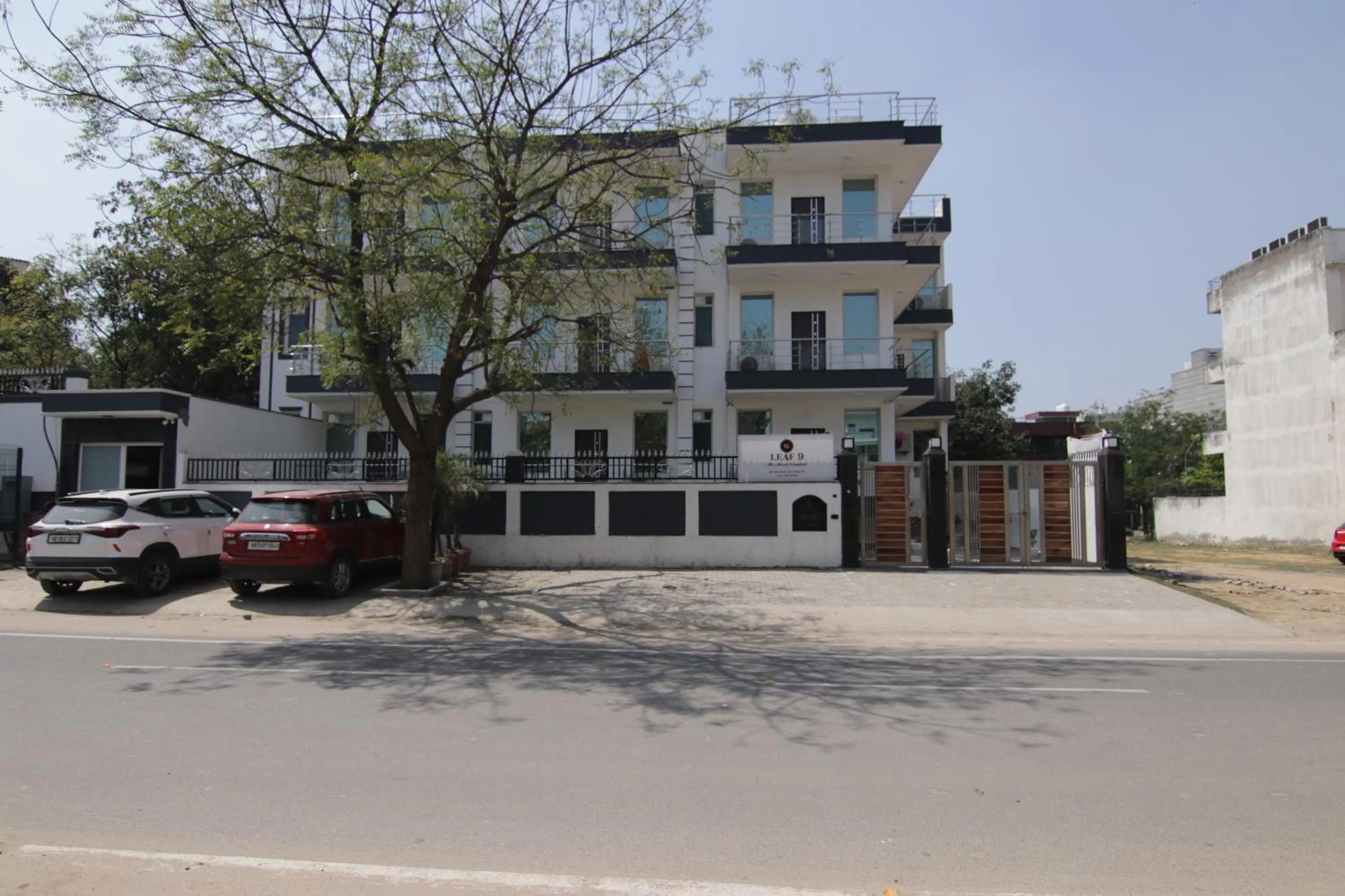 Property building in Hotel Leaf 9 INN, Cyber City near Ambience Mall