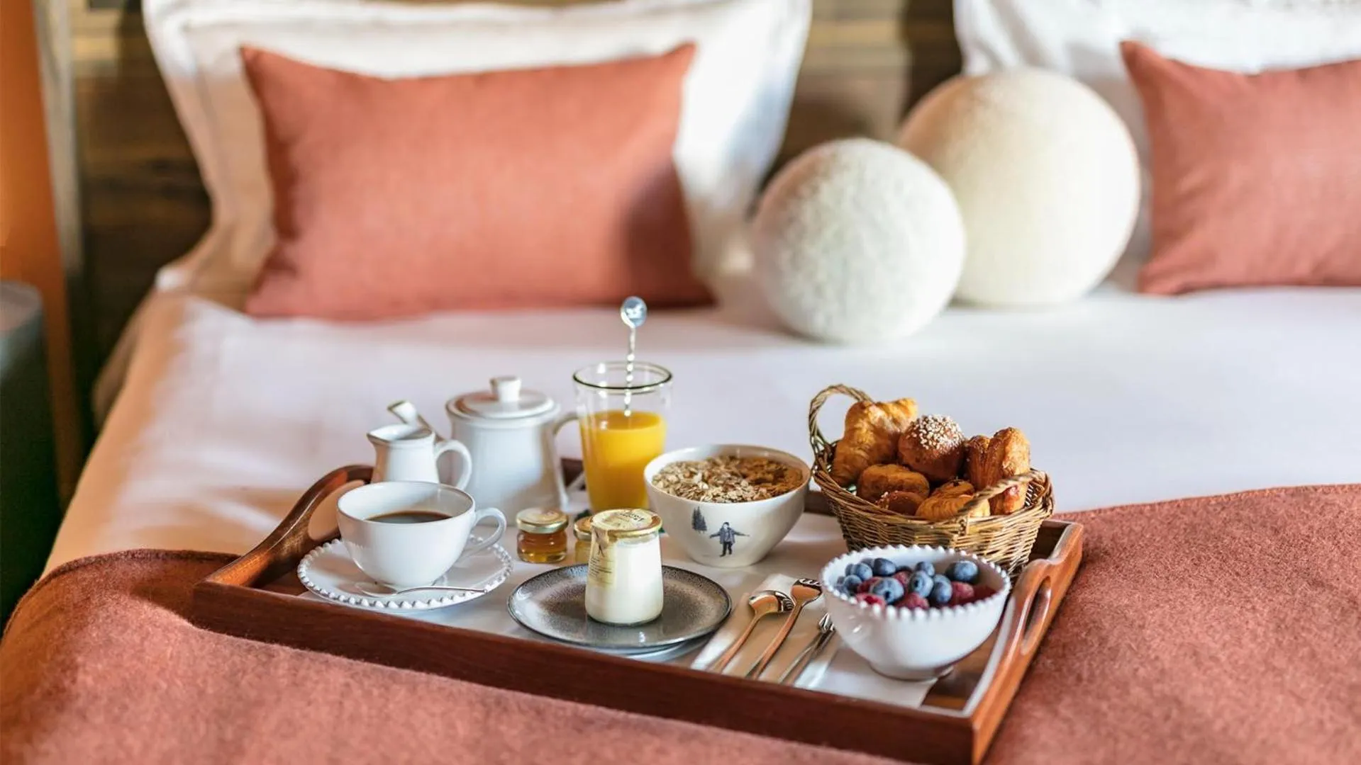 Breakfast, Bed in Hotel Leaf 9 INN, Cyber City near Ambience Mall
