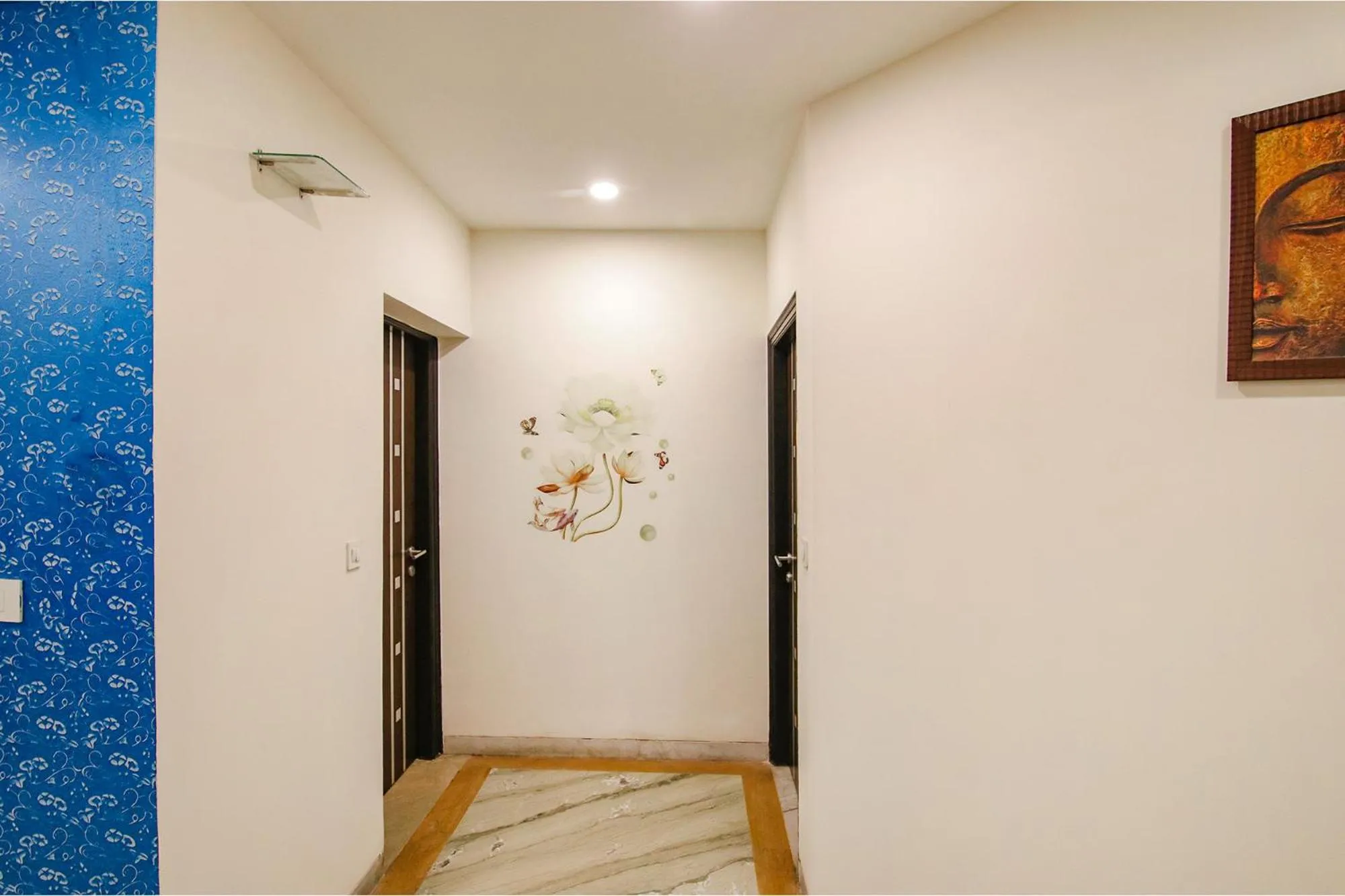 Decorative detail in Hotel Leaf 9 INN, Cyber City near Ambience Mall