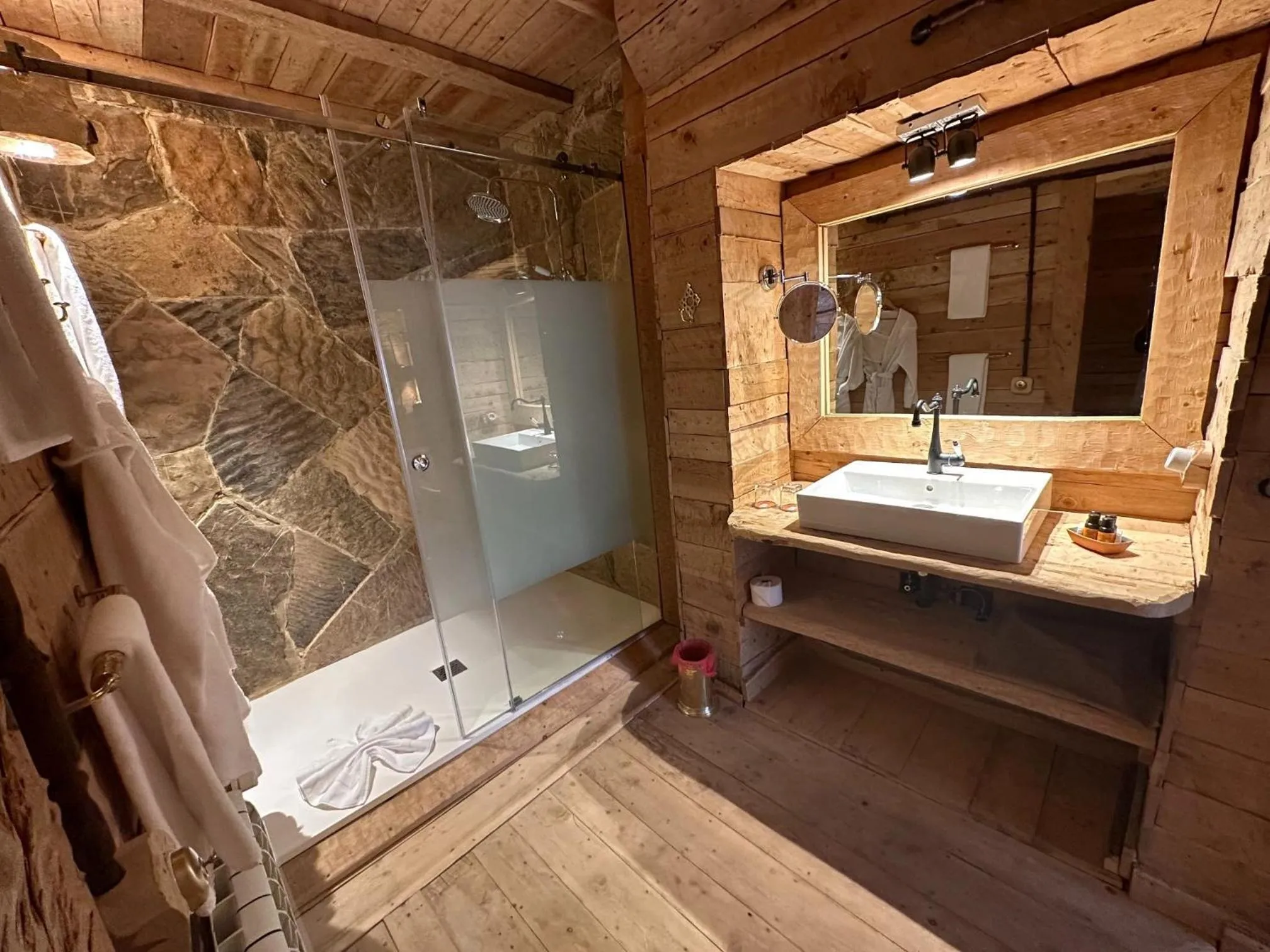 Shower in Hotel Xaluca Spa Aguelmame Sidi Ali