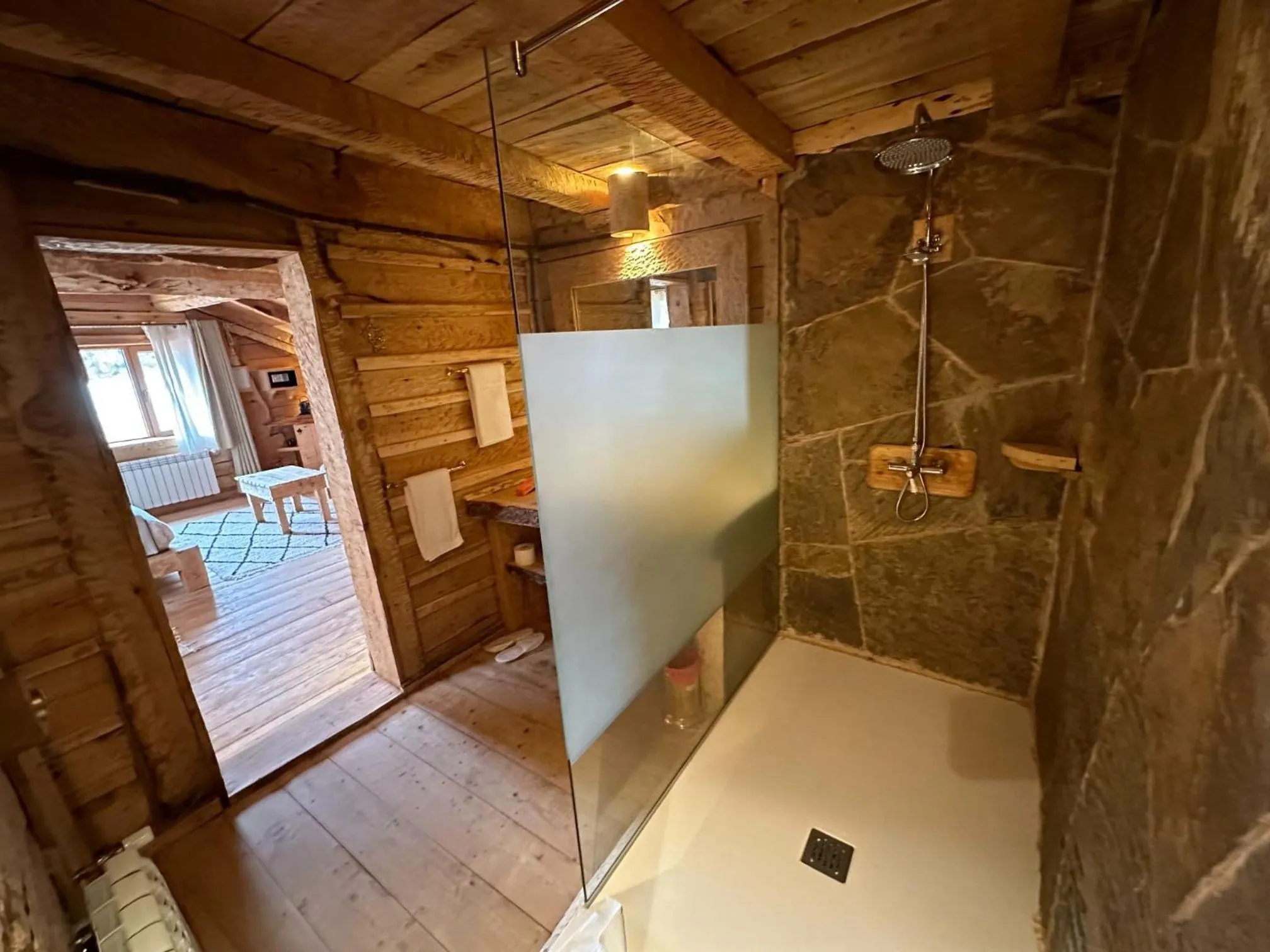 Shower in Hotel Xaluca Spa Aguelmame Sidi Ali